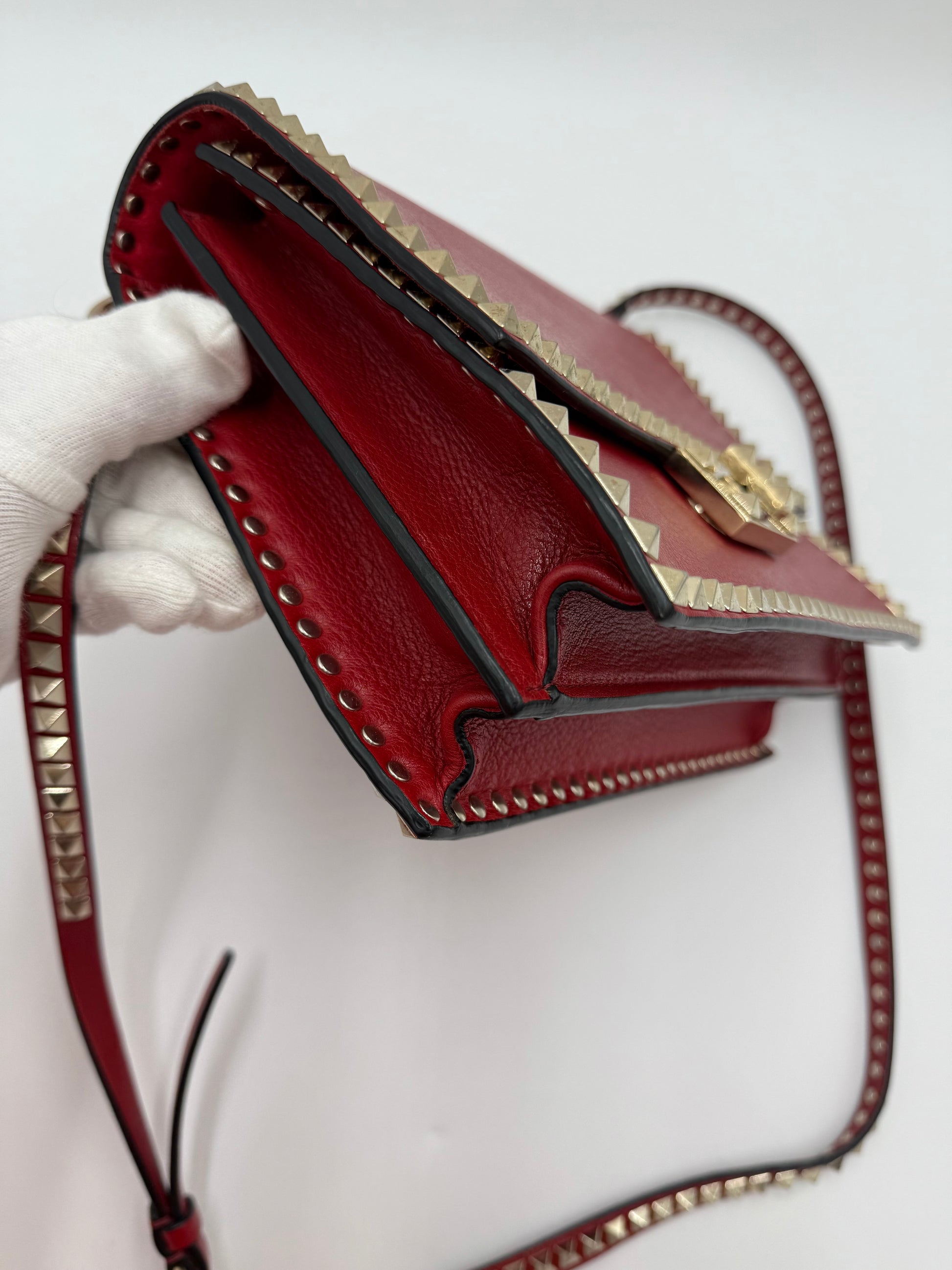 Valentino Garavani Borsa a Tracolla Rockstud in Pelle Rossa - Pally Vintage Closet