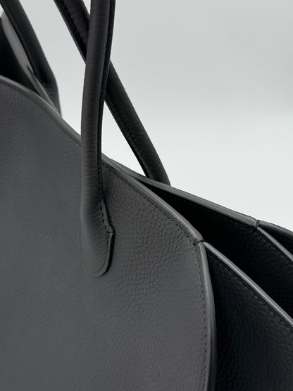 The Row Borsa Tote Marlo in Pelle Granulata Nera