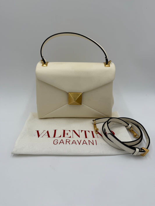 Valentino Garavani Borsa One Stud Top Handle in Pelle Avorio