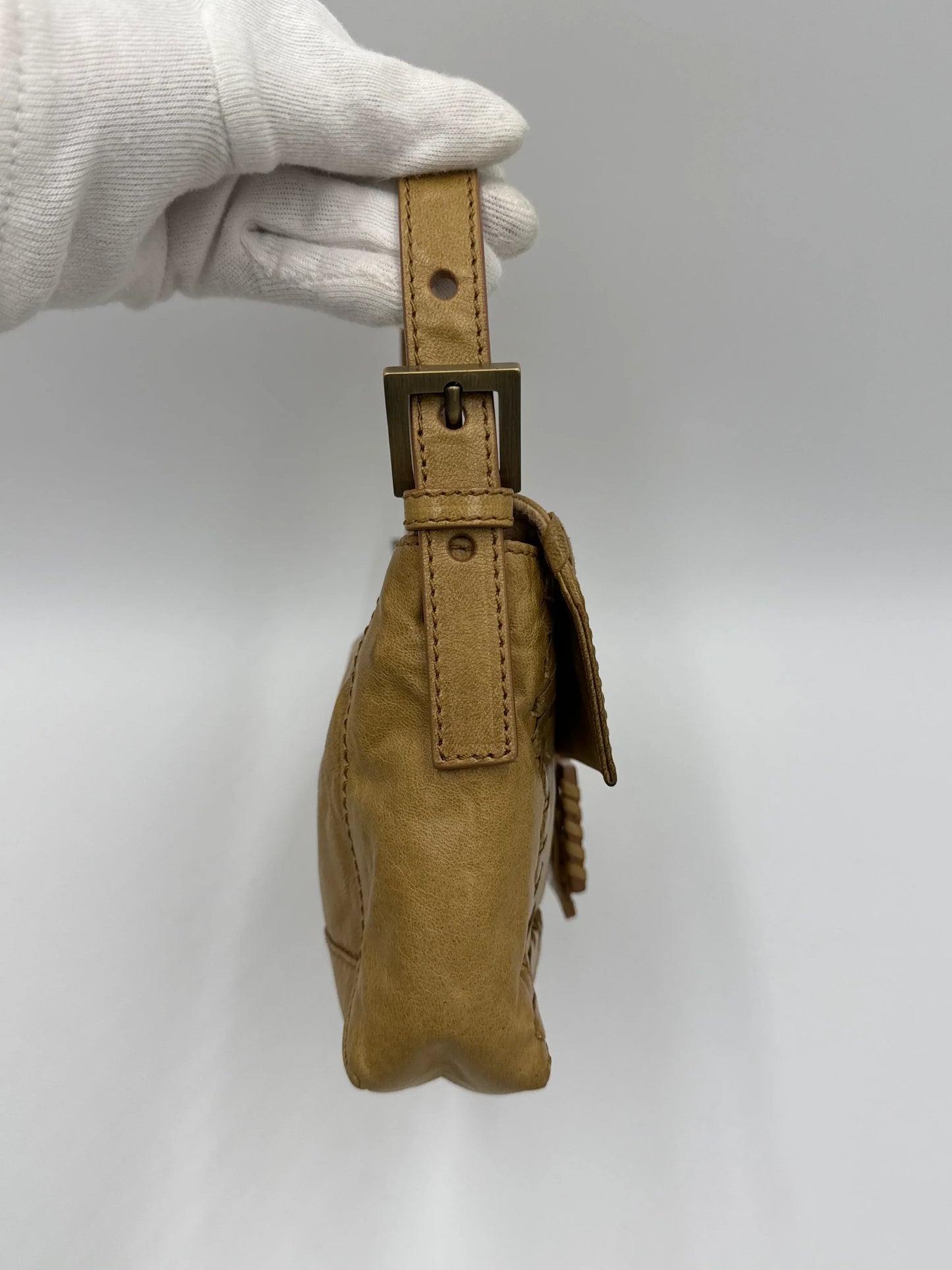Fendi-Borsa-Baguette-Vintage-Whipstitch-con-Fibbia-in-Legno-Beige-70377472000324 - Pally Vintage Closet
