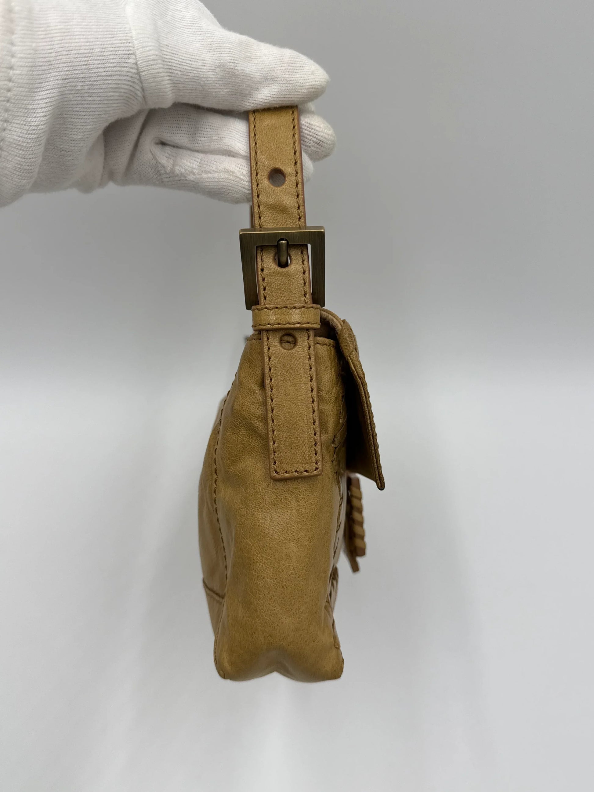 Fendi-Borsa-Baguette-Vintage-Whipstitch-con-Fibbia-in-Legno-Beige-70377472000324 - Pally Vintage Closet
