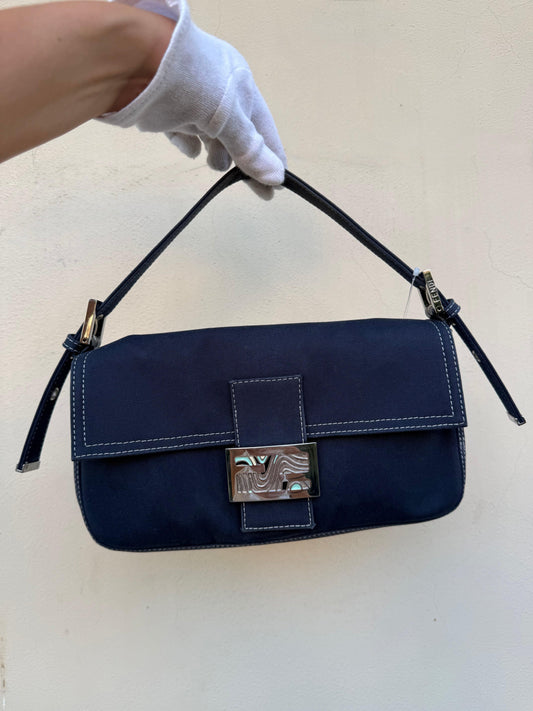 Fendi Borsa Baguette Vintage in Denim Blu Navy con Cuciture a Contrasto - Pally Vintage Closet