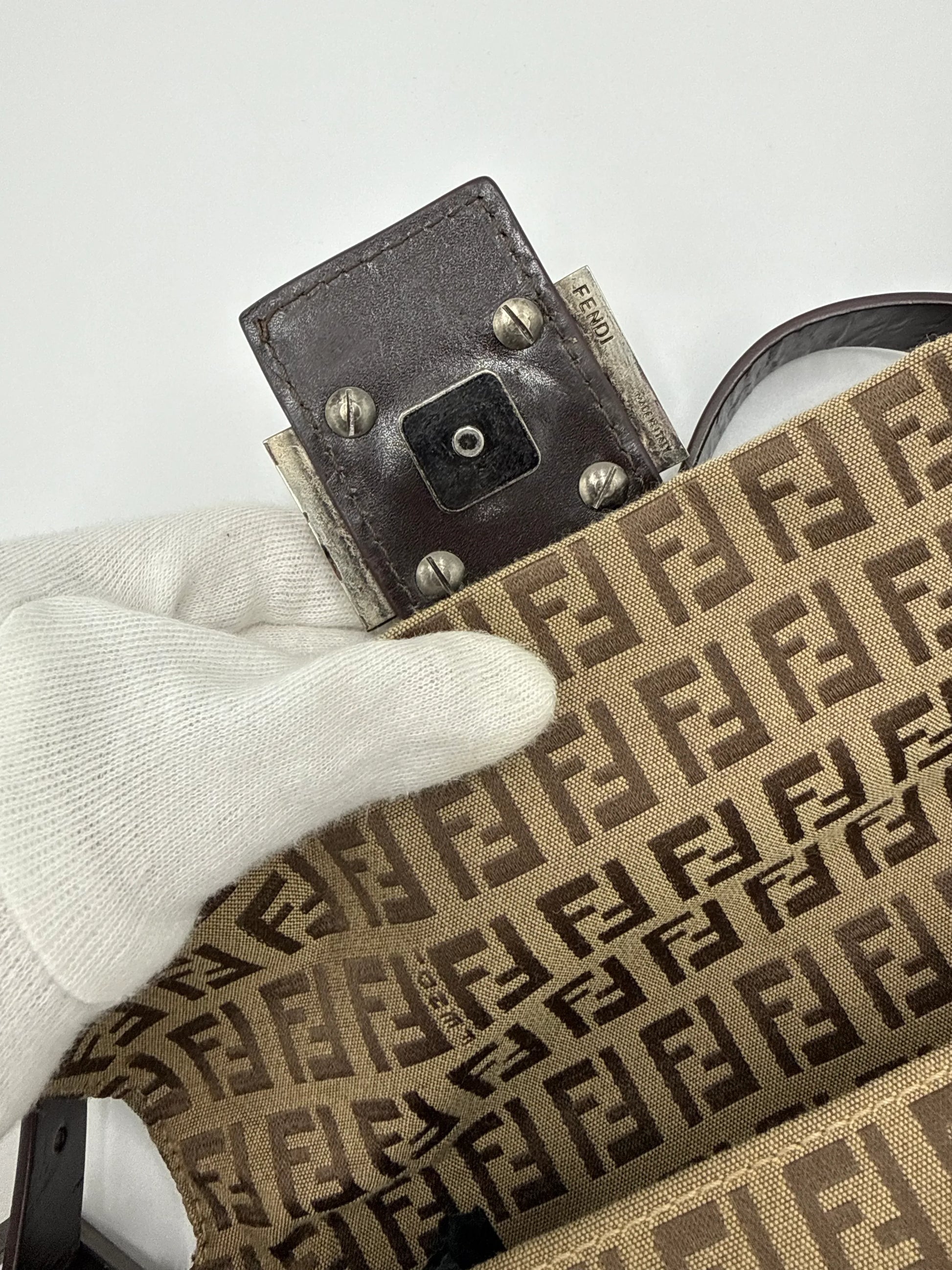 Fendi-Borsa-Baguette-Vintage-in-Tela-Zucchino-Marrone-70377477570884 - Pally Vintage Closet