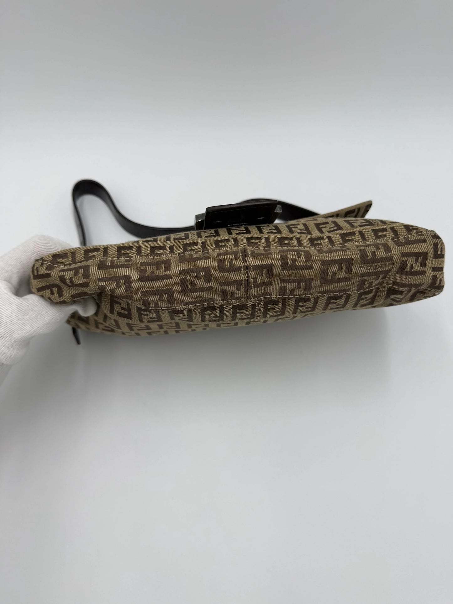 Fendi-Borsa-Baguette-Vintage-in-Tela-Zucchino-Marrone-70377477734724 - Pally Vintage Closet