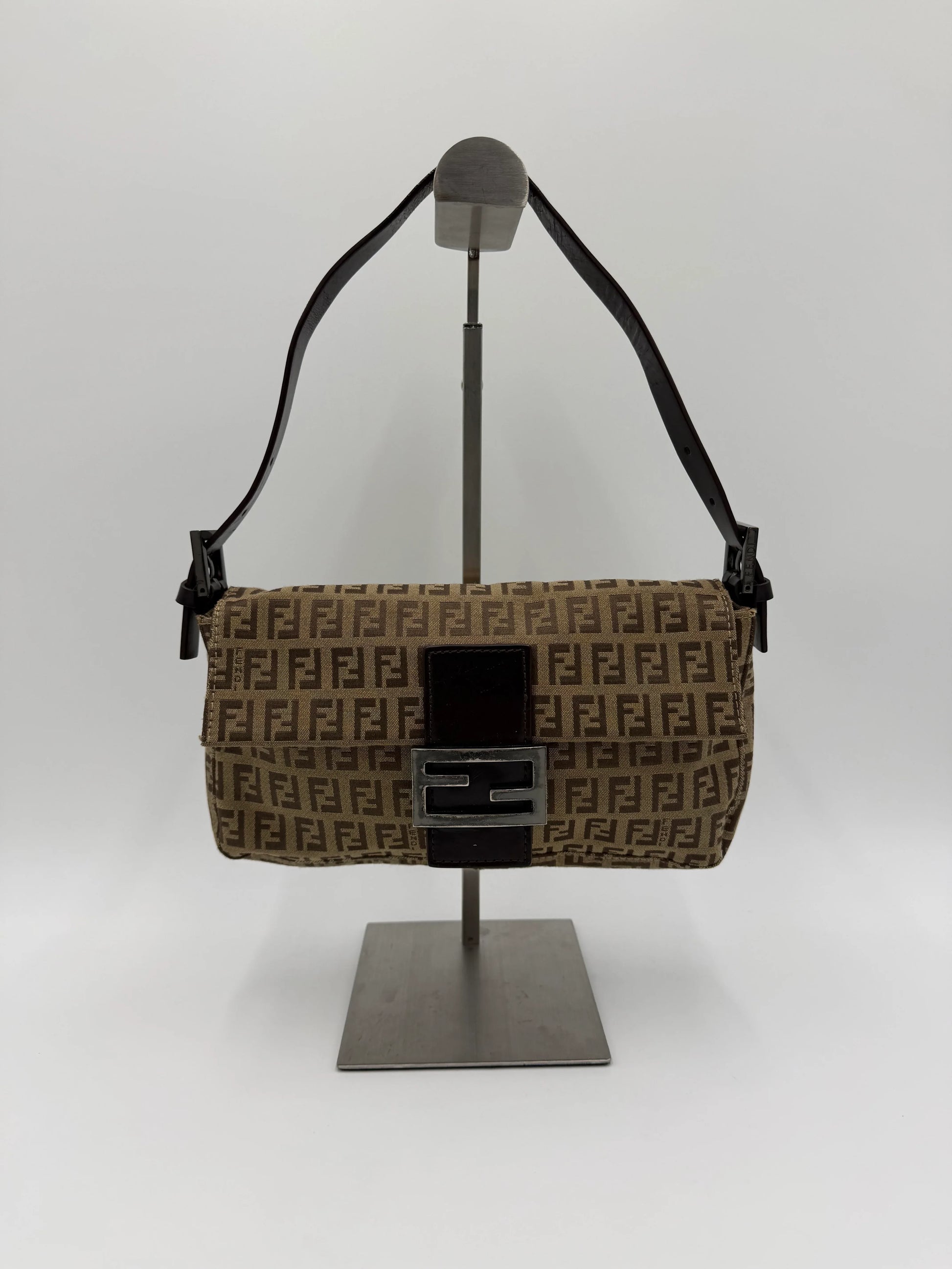 Fendi-Borsa-Baguette-Vintage-in-Tela-Zucchino-Marrone-70377477931332 - Pally Vintage Closet