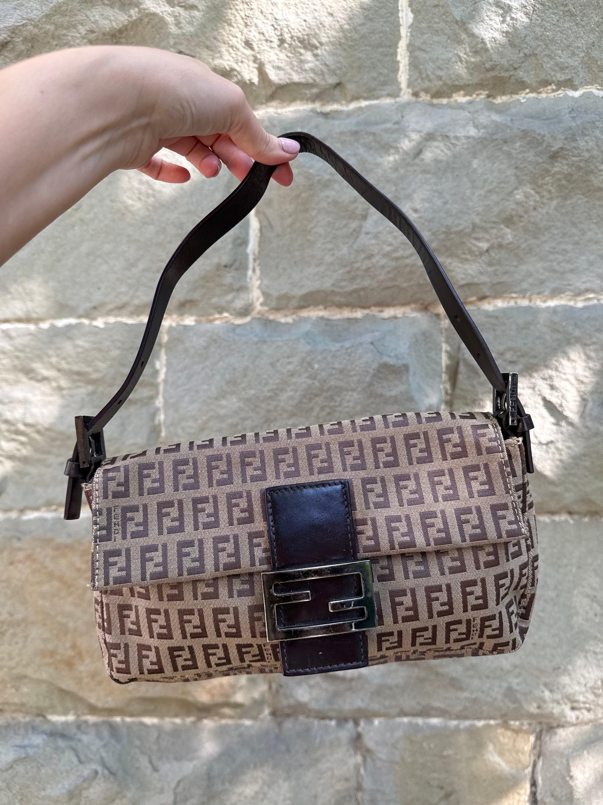 Fendi-Borsa-Baguette-Vintage-in-Tela-Zucchino-Marrone-70408846704964 - Pally Vintage Closet
