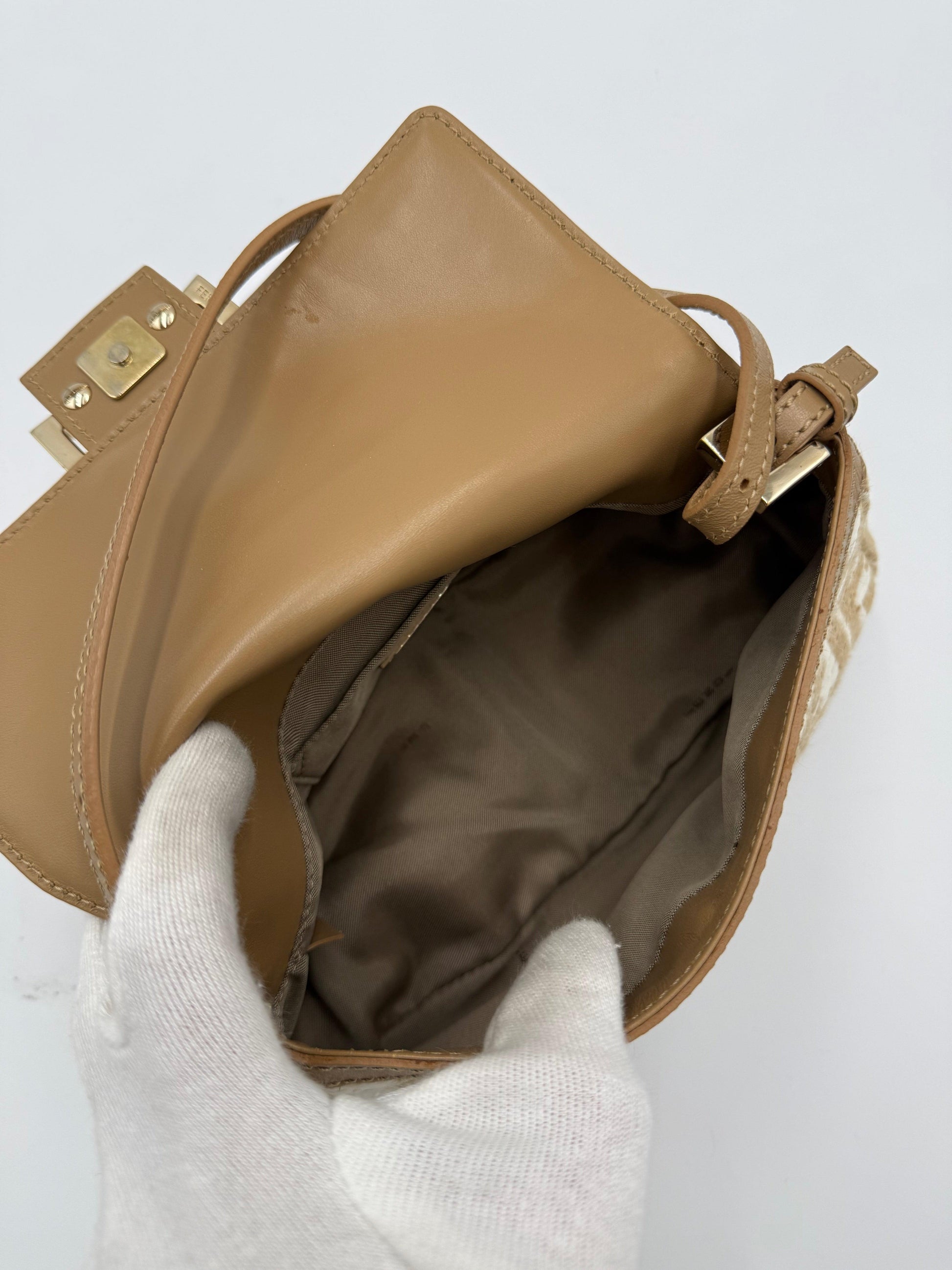 Fendi-Borsa-Mamma-Baguette-Mini-Vintage-in-Rafia-Intrecciata-Beige-e-Bianco-70493943529796 - Pally Vintage Closet