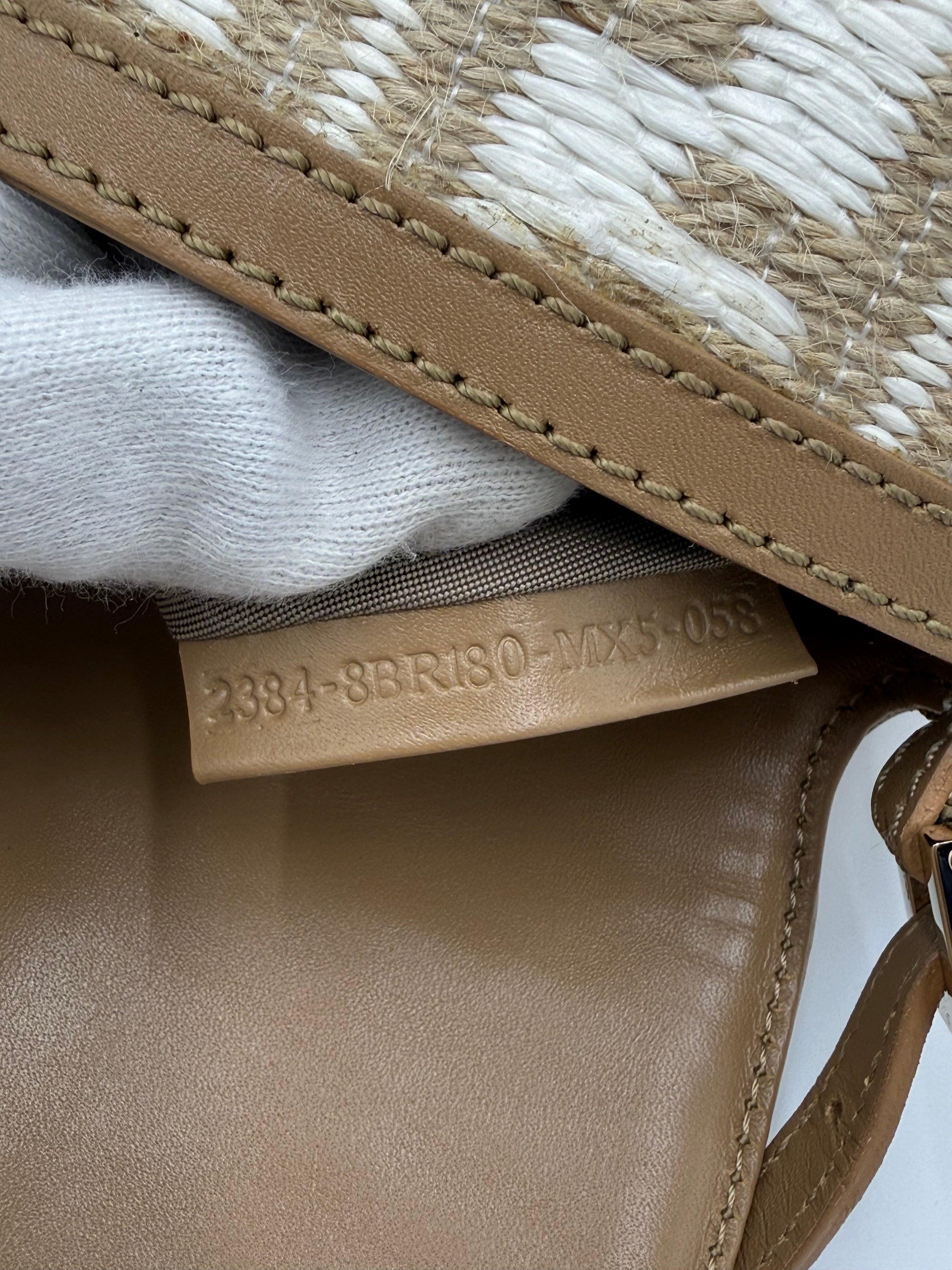 Fendi-Borsa-Mamma-Baguette-Mini-Vintage-in-Rafia-Intrecciata-Beige-e-Bianco-70493943562564 - Pally Vintage Closet