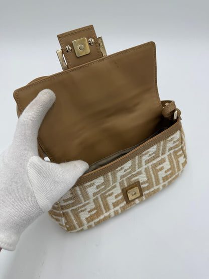 Fendi-Borsa-Mamma-Baguette-Mini-Vintage-in-Rafia-Intrecciata-Beige-e-Bianco-70493943628100 - Pally Vintage Closet