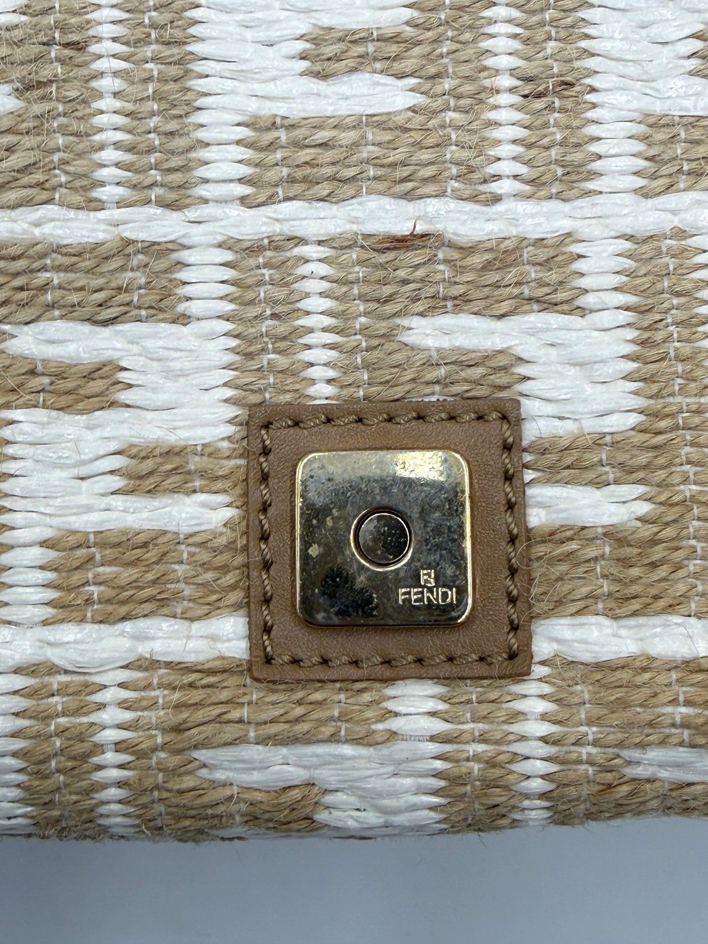 Fendi-Borsa-Mamma-Baguette-Mini-Vintage-in-Rafia-Intrecciata-Beige-e-Bianco-70493943660868 - Pally Vintage Closet