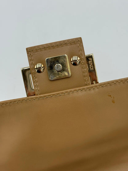 Fendi-Borsa-Mamma-Baguette-Mini-Vintage-in-Rafia-Intrecciata-Beige-e-Bianco-70493943693636 - Pally Vintage Closet