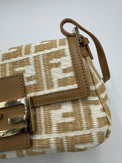 Fendi-Borsa-Mamma-Baguette-Mini-Vintage-in-Rafia-Intrecciata-Beige-e-Bianco-70493943791940 - Pally Vintage Closet