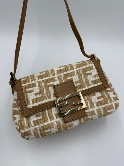 Fendi-Borsa-Mamma-Baguette-Mini-Vintage-in-Rafia-Intrecciata-Beige-e-Bianco-70493943988548 - Pally Vintage Closet