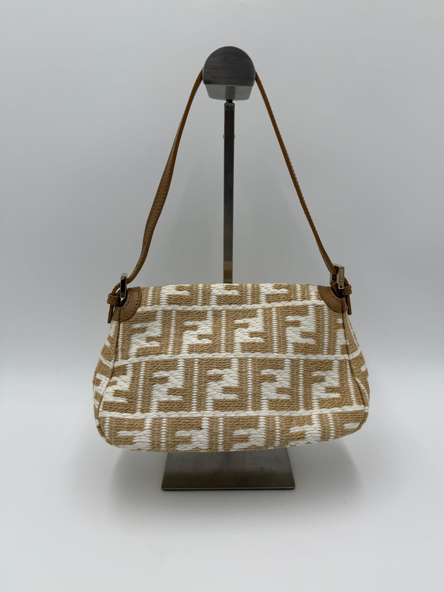 Fendi-Borsa-Mamma-Baguette-Mini-Vintage-in-Rafia-Intrecciata-Beige-e-Bianco-70493944054084 - Pally Vintage Closet