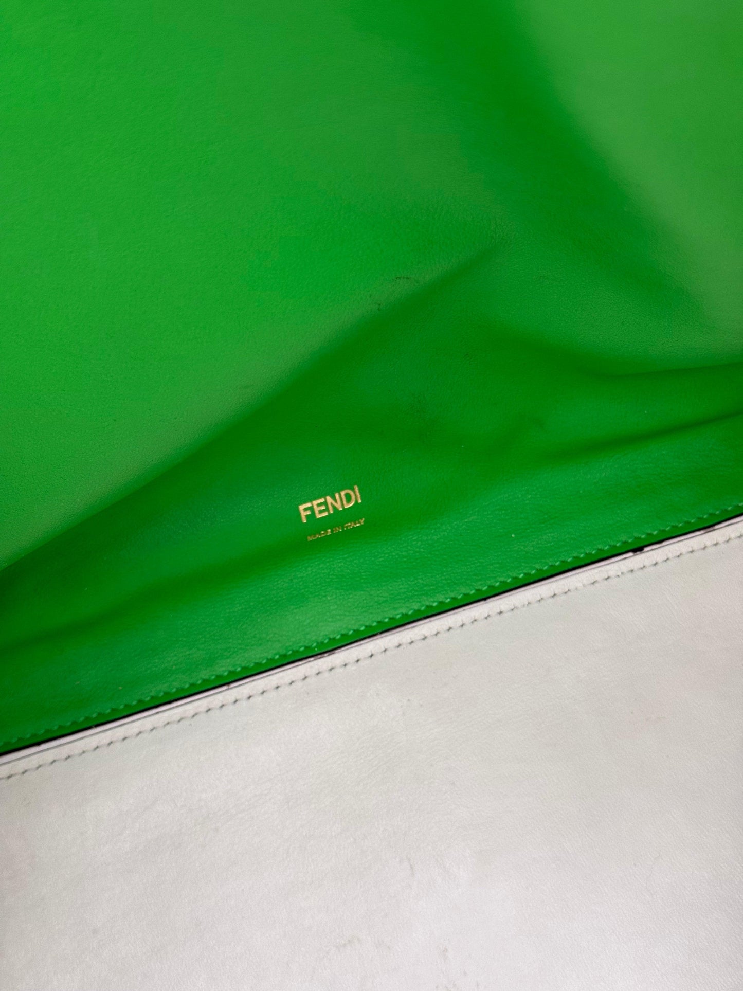 Fendi Borsa Peekaboo ISeeU Medium in Pelle Marrone con Interno Verde