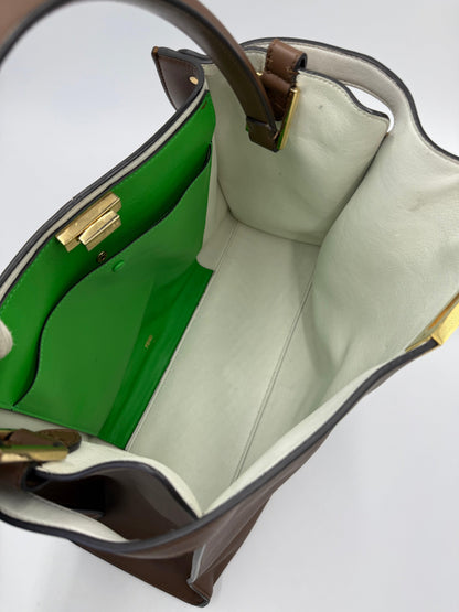 Fendi Borsa Peekaboo ISeeU Medium in Pelle Marrone con Interno Verde