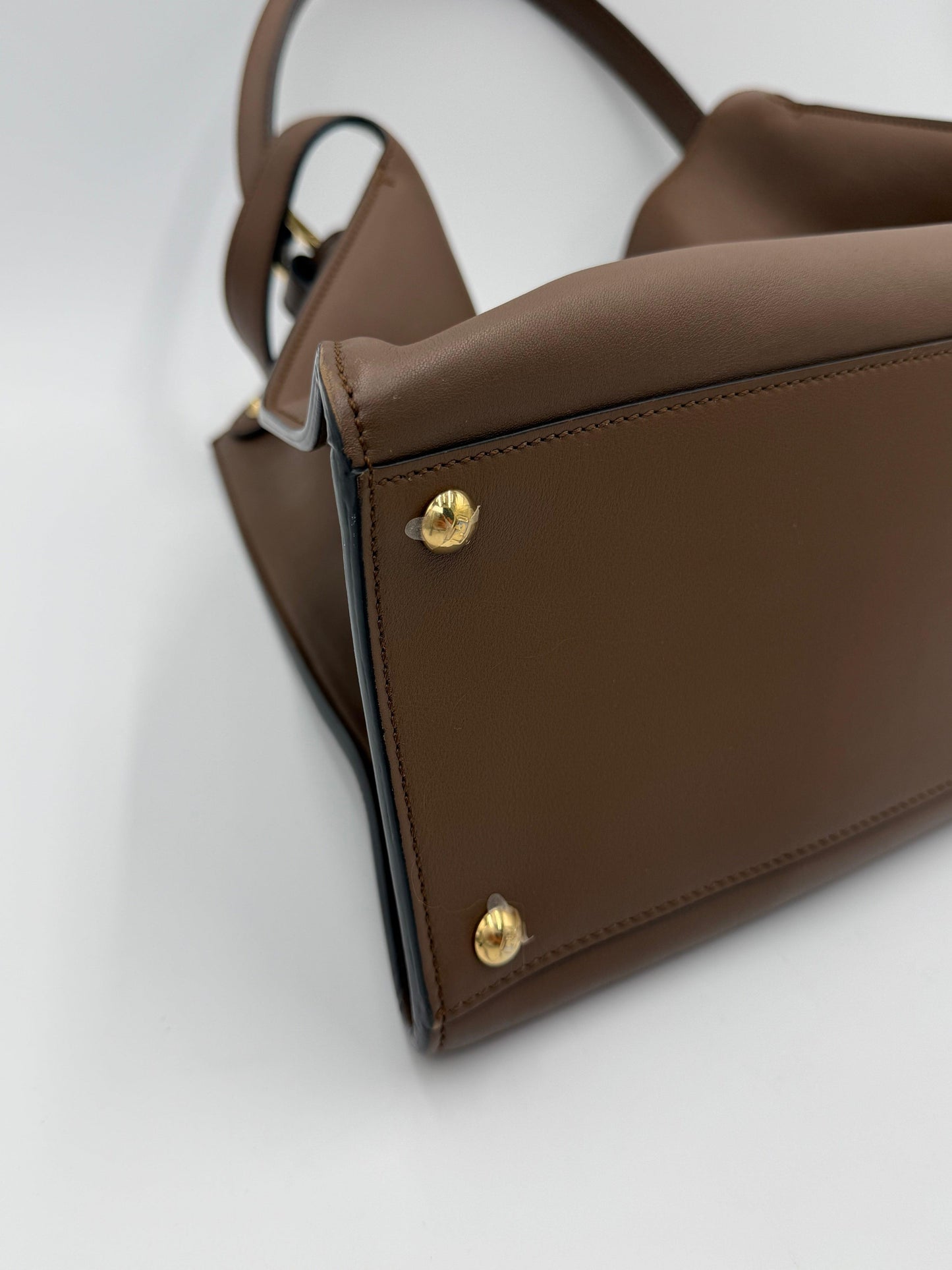Fendi Borsa Peekaboo ISeeU Medium in Pelle Marrone con Interno Verde