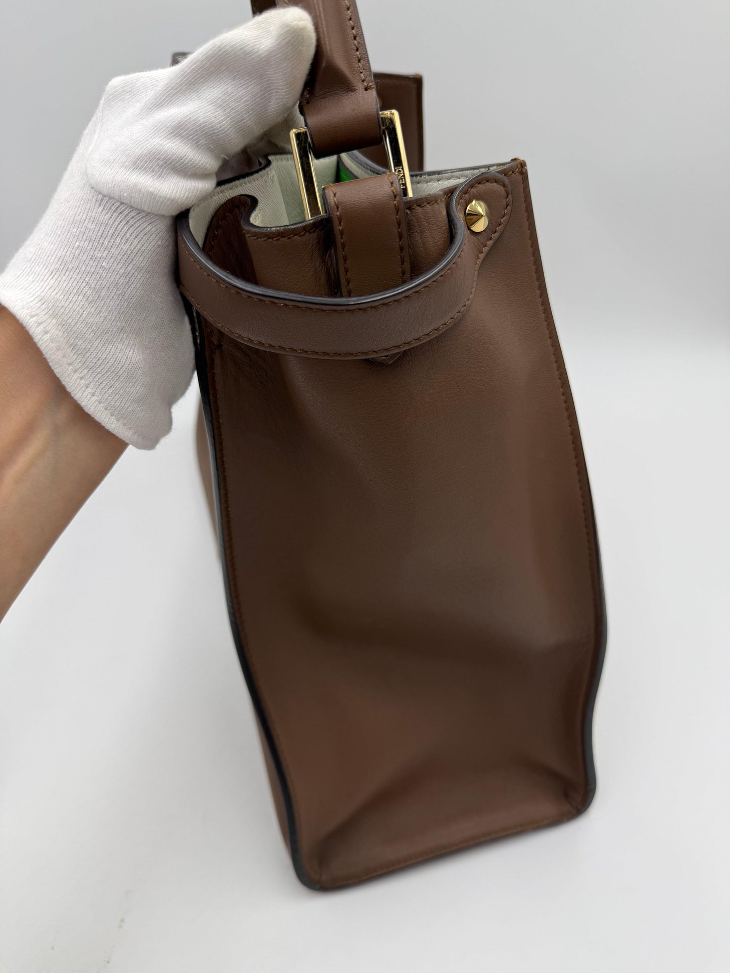 Fendi Borsa Peekaboo ISeeU Medium in Pelle Marrone con Interno Verde