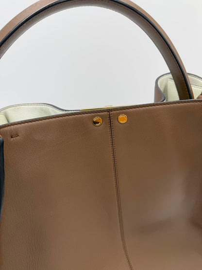 Fendi Borsa Peekaboo ISeeU Medium in Pelle Marrone con Interno Verde