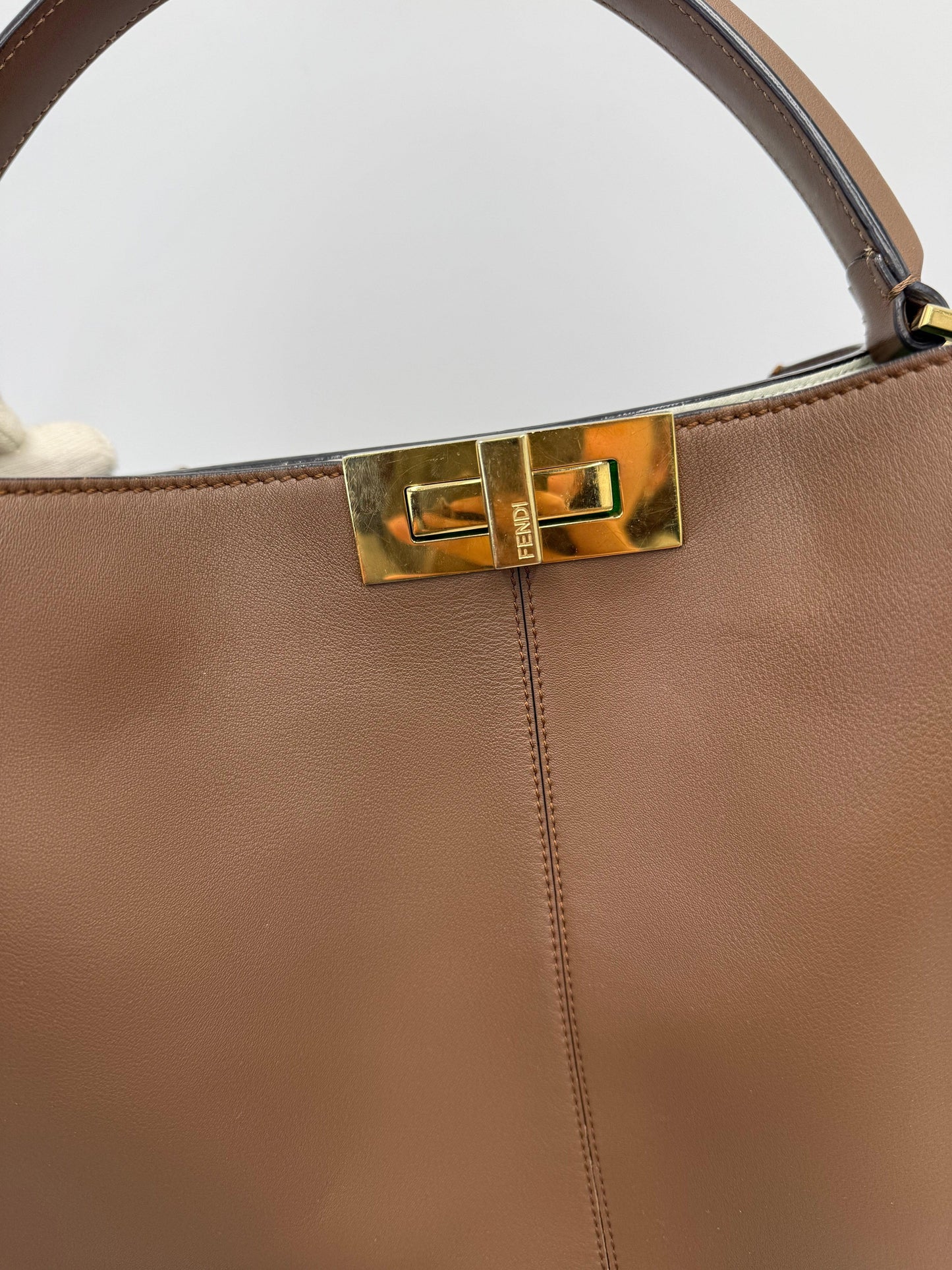 Fendi Borsa Peekaboo ISeeU Medium in Pelle Marrone con Interno Verde