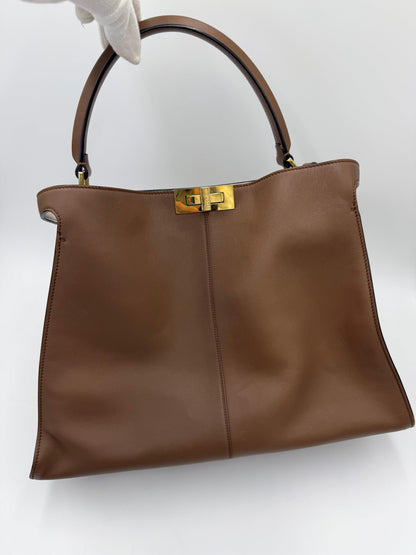 Fendi Borsa Peekaboo ISeeU Medium in Pelle Marrone con Interno Verde