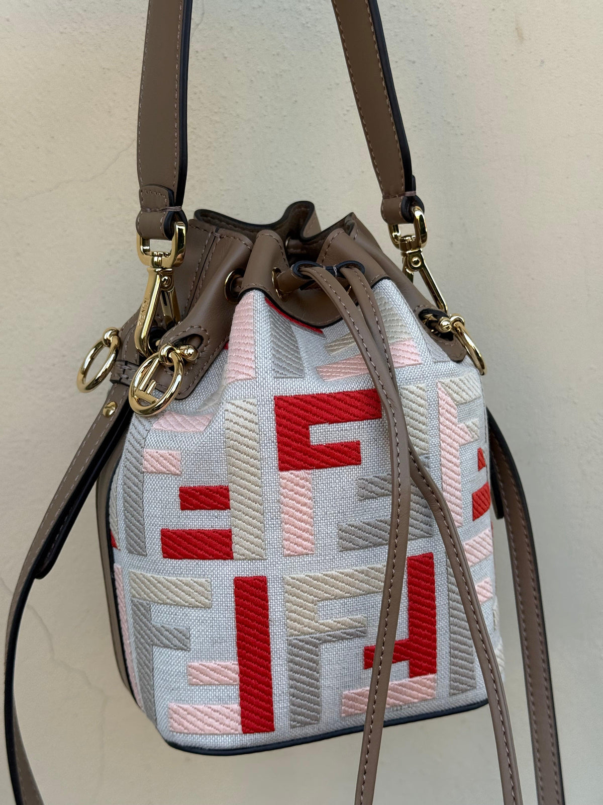 Fendi Borsa Secchiello Mon Trésor in Tela Ricamata e Pelle - Pally Vintage Closet