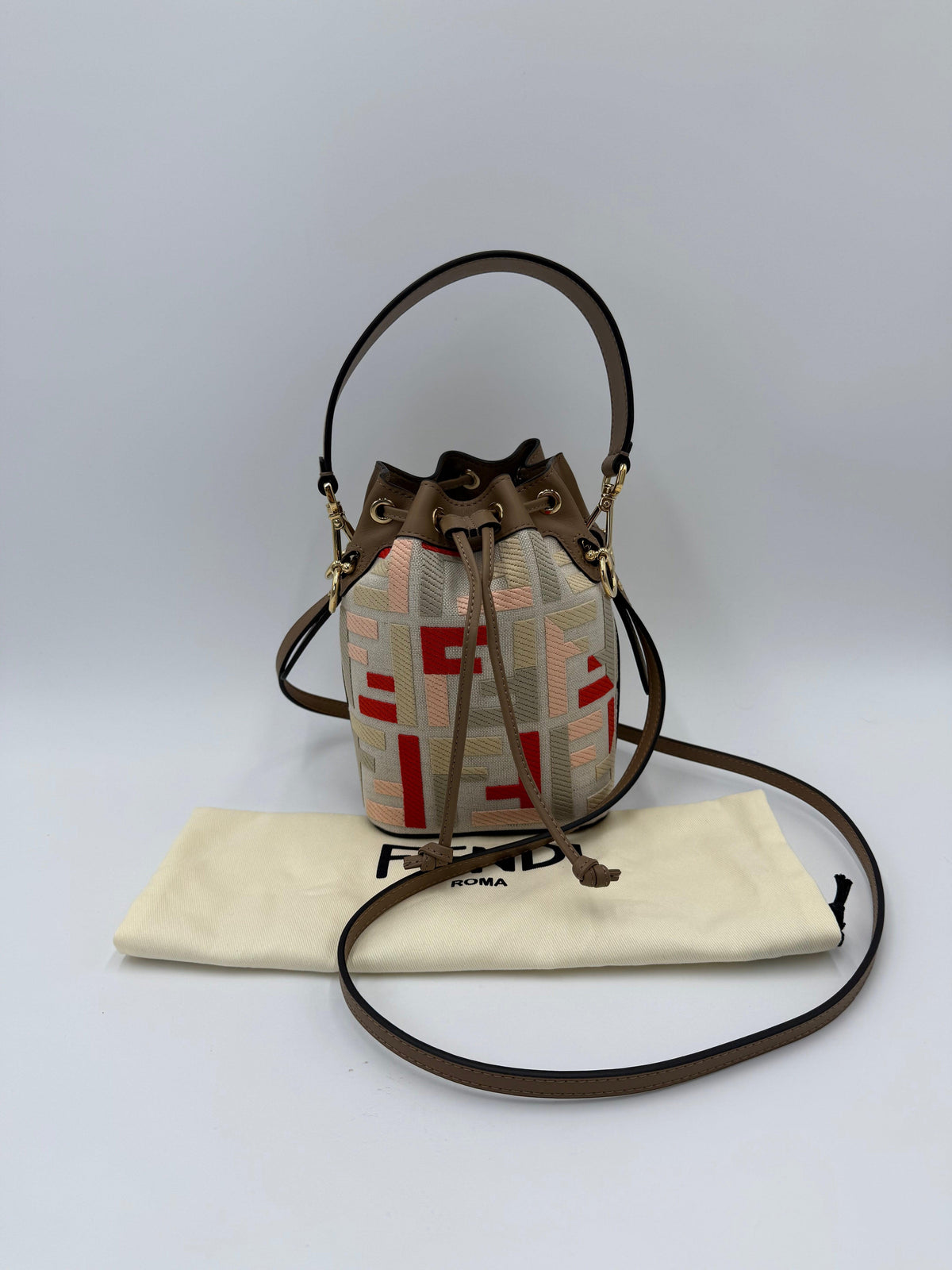 Fendi Borsa Secchiello Mon Trésor in Tela Ricamata e Pelle - Pally Vintage Closet