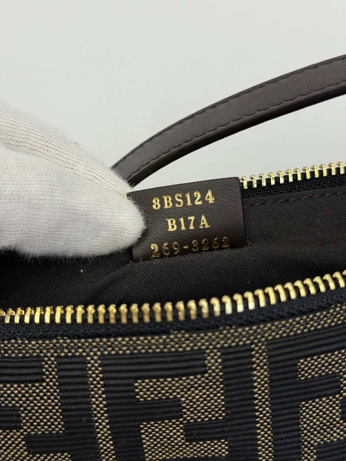 Fendi Borsa a Mano Vanity Pouch in Tela Zucca Monogram Marrone - Pally Vintage Closet