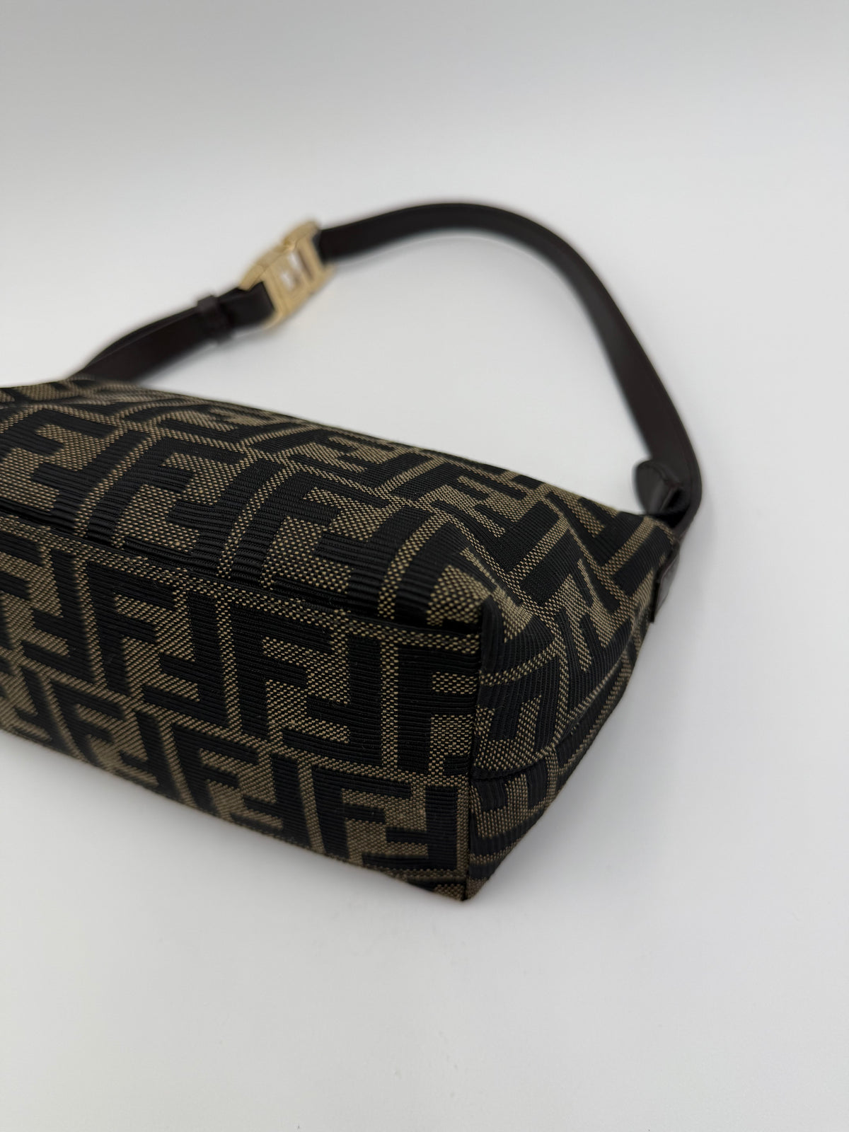Fendi Borsa a Mano Vanity Pouch in Tela Zucca Monogram Marrone - Pally Vintage Closet