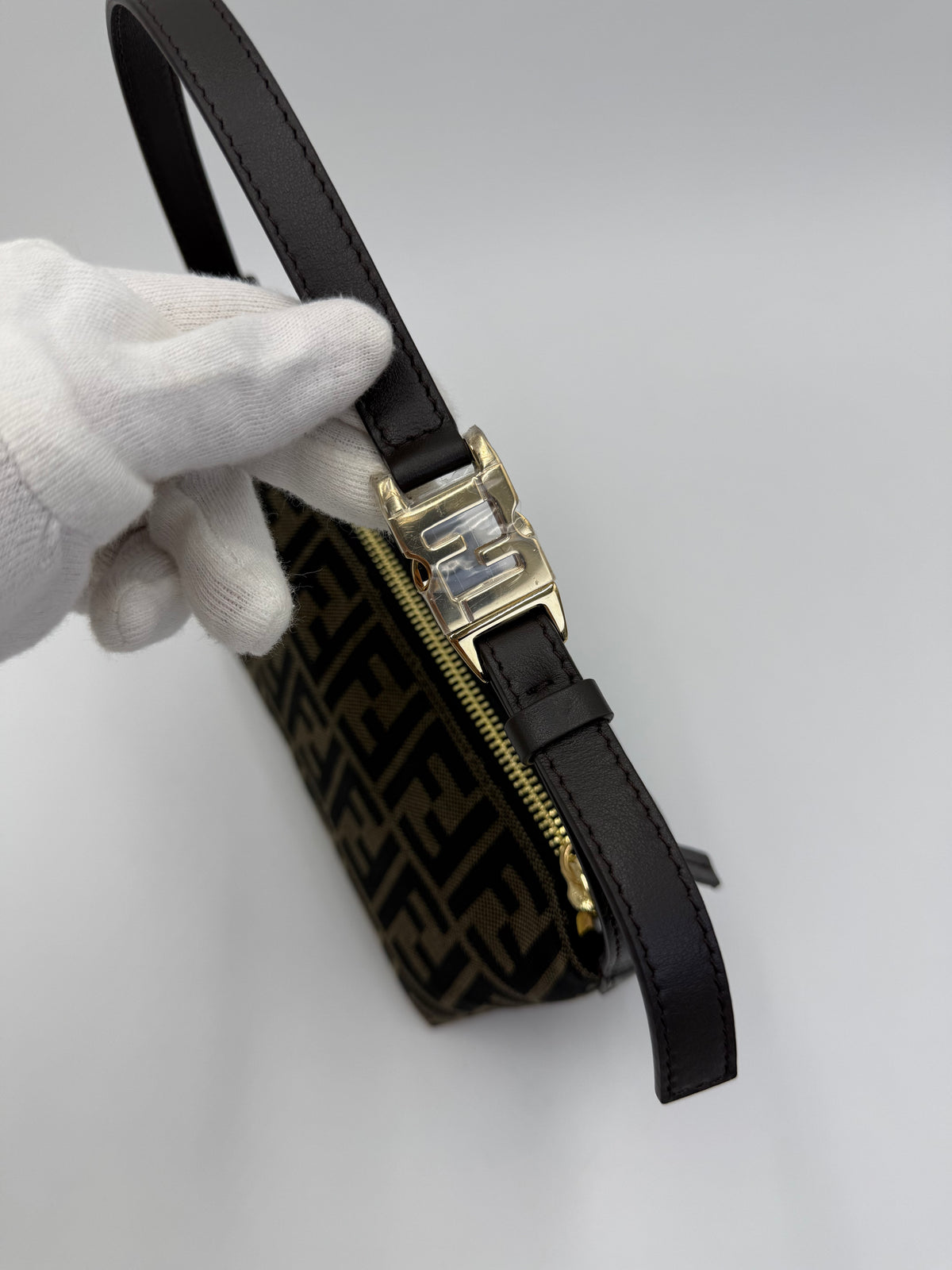 Fendi Borsa a Mano Vanity Pouch in Tela Zucca Monogram Marrone - Pally Vintage Closet