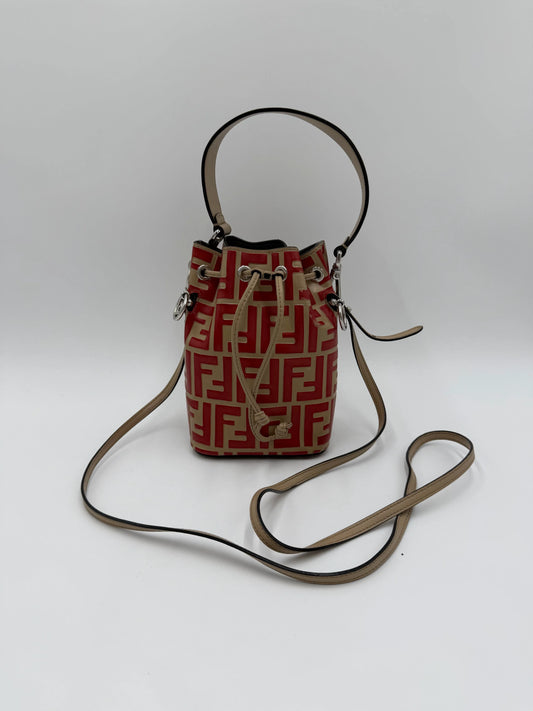 Fendi Borsa a Secchiello Mon Tresor Mini in Pelle Zucca Embossed Rosso - Pally Vintage Closet