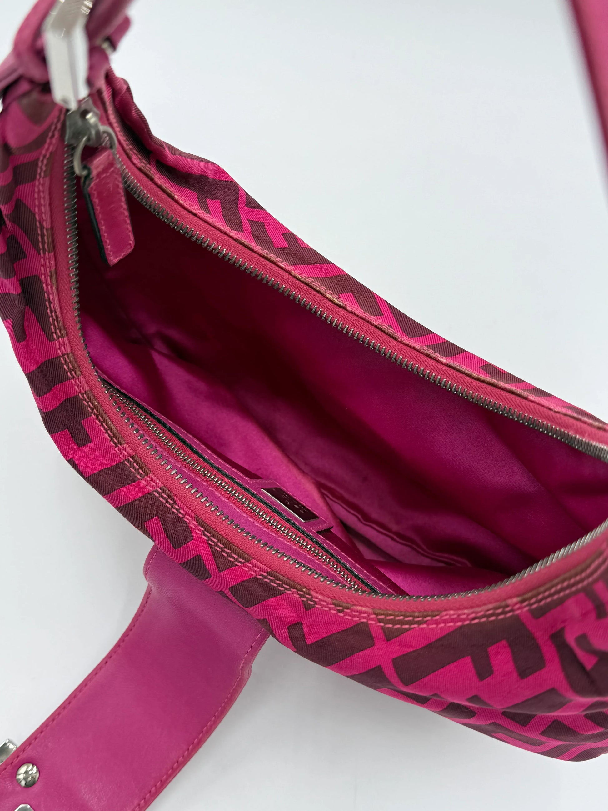 Fendi Borsa a Tracolla Croissant con Logo FF Fucsia - Pally Vintage Closet