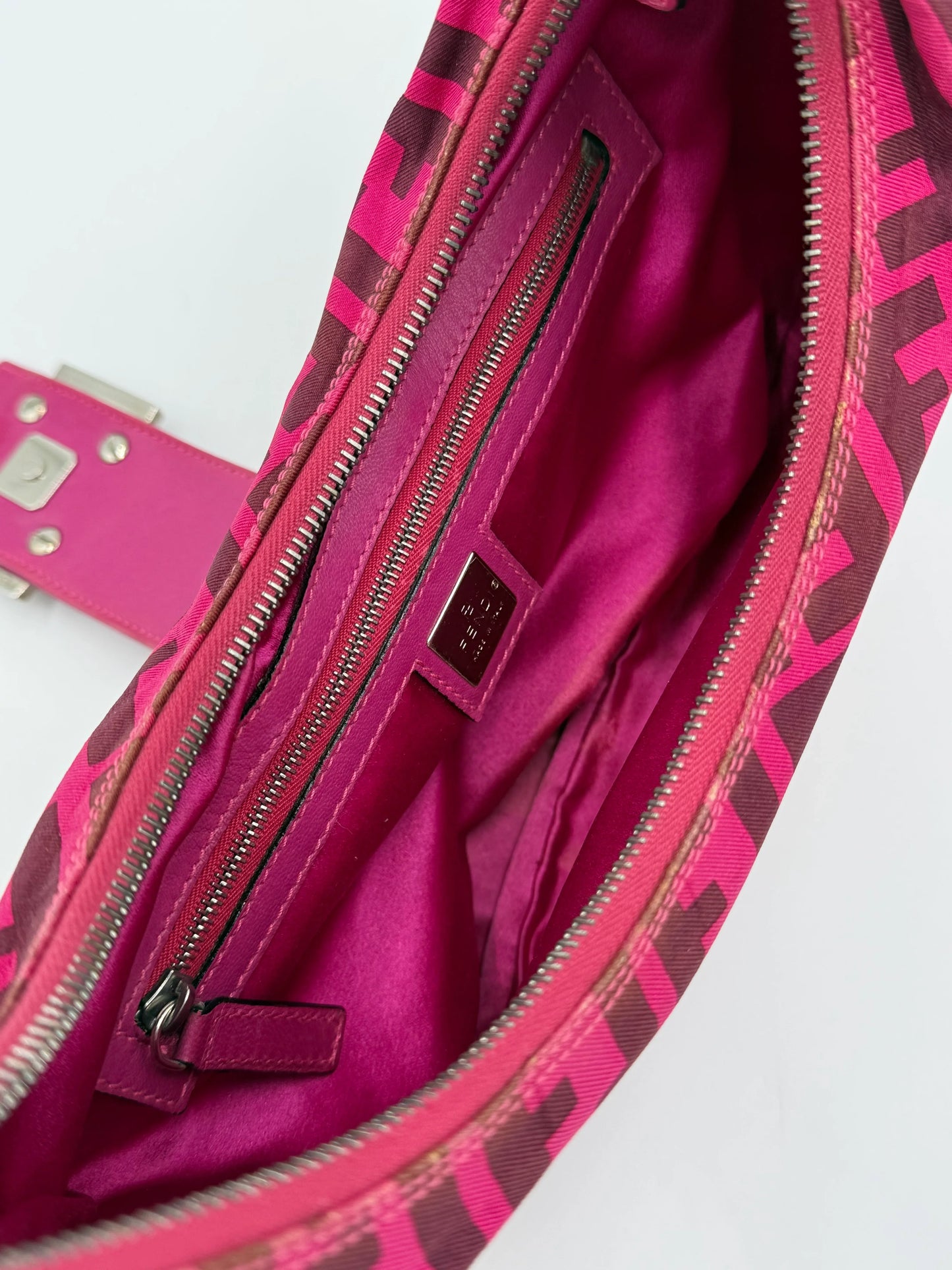 Fendi Borsa a Tracolla Croissant con Logo FF Fucsia - Pally Vintage Closet