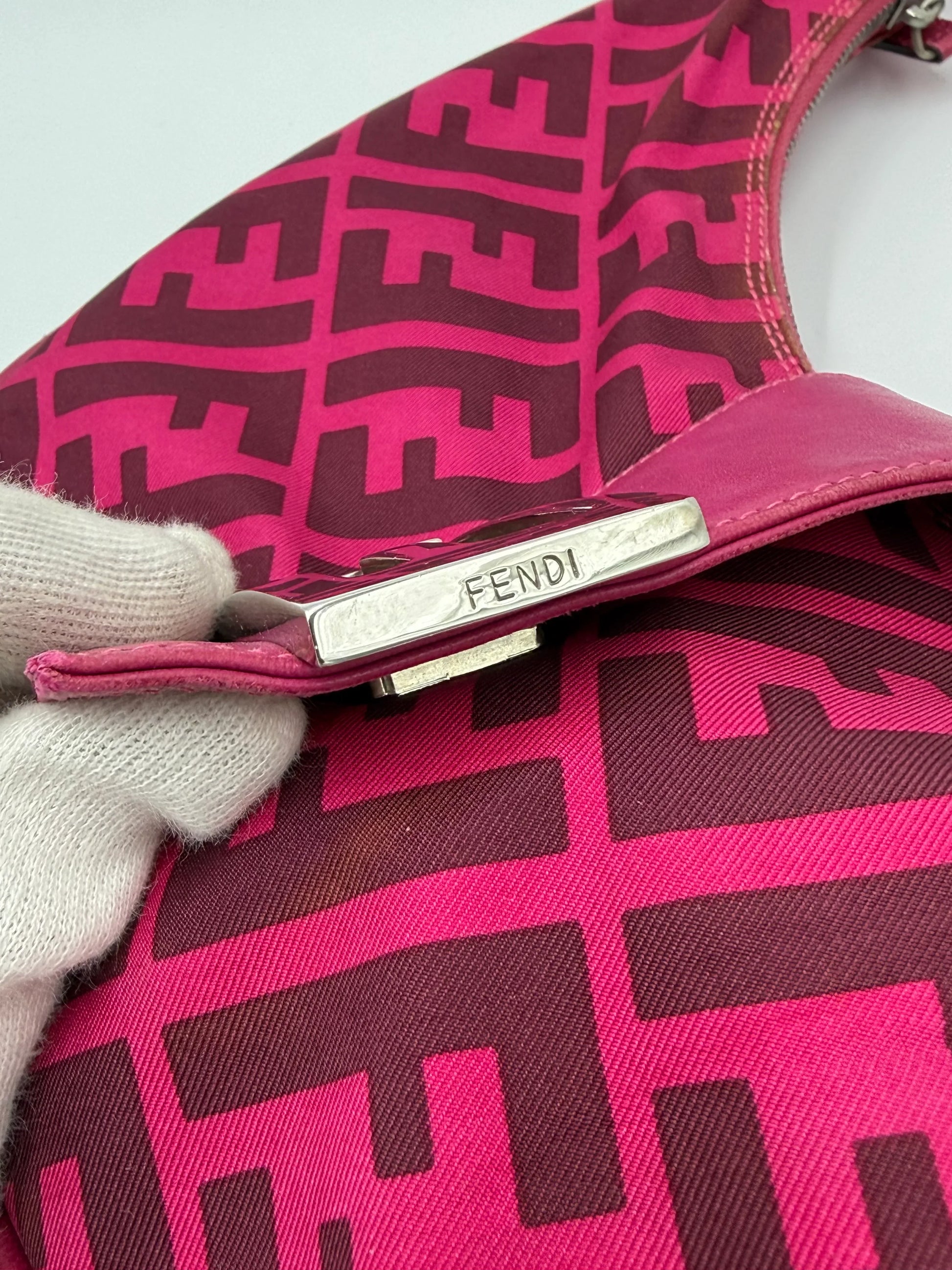 Fendi Borsa a Tracolla Croissant con Logo FF Fucsia - Pally Vintage Closet