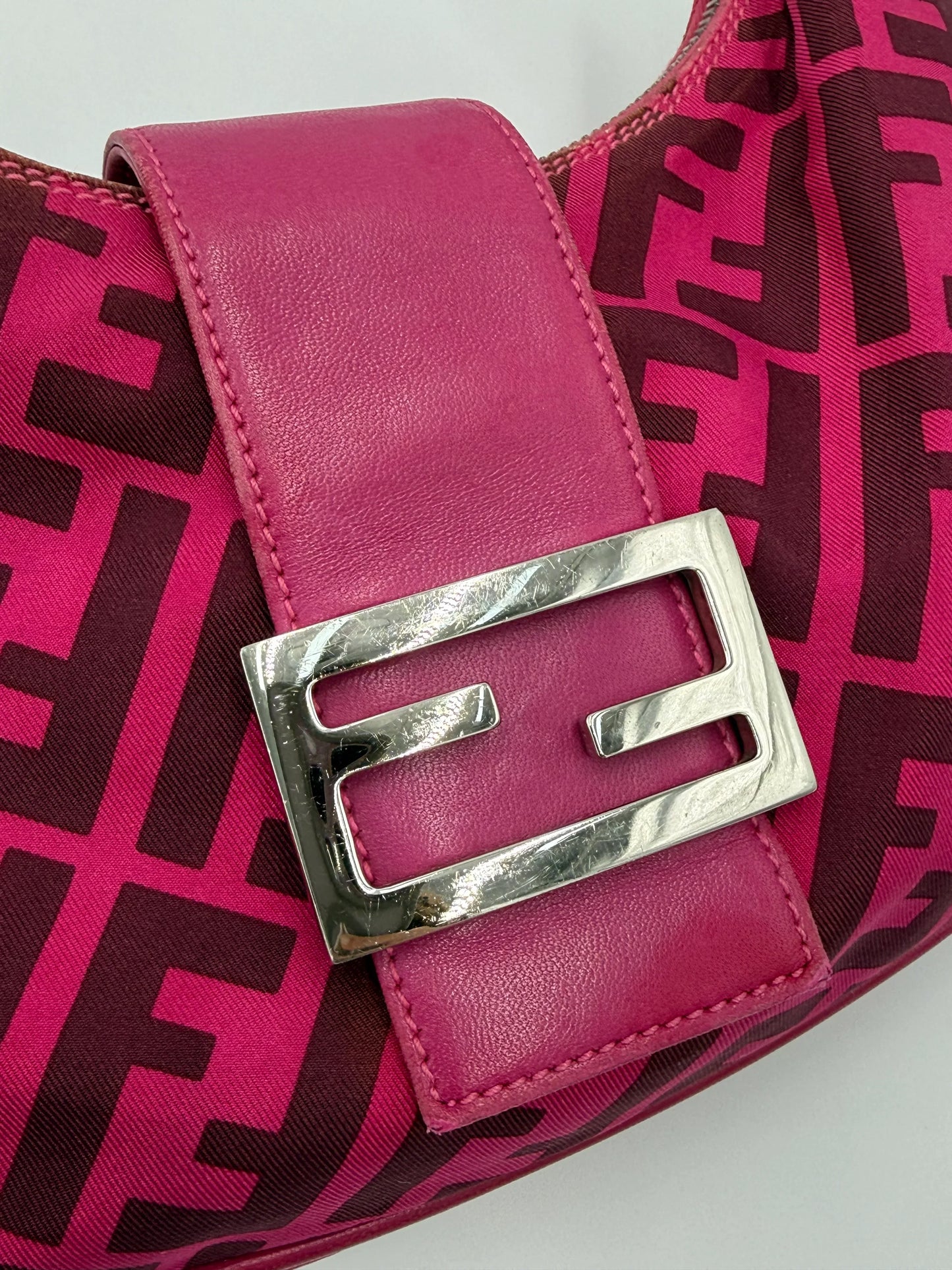 Fendi Borsa a Tracolla Croissant con Logo FF Fucsia - Pally Vintage Closet