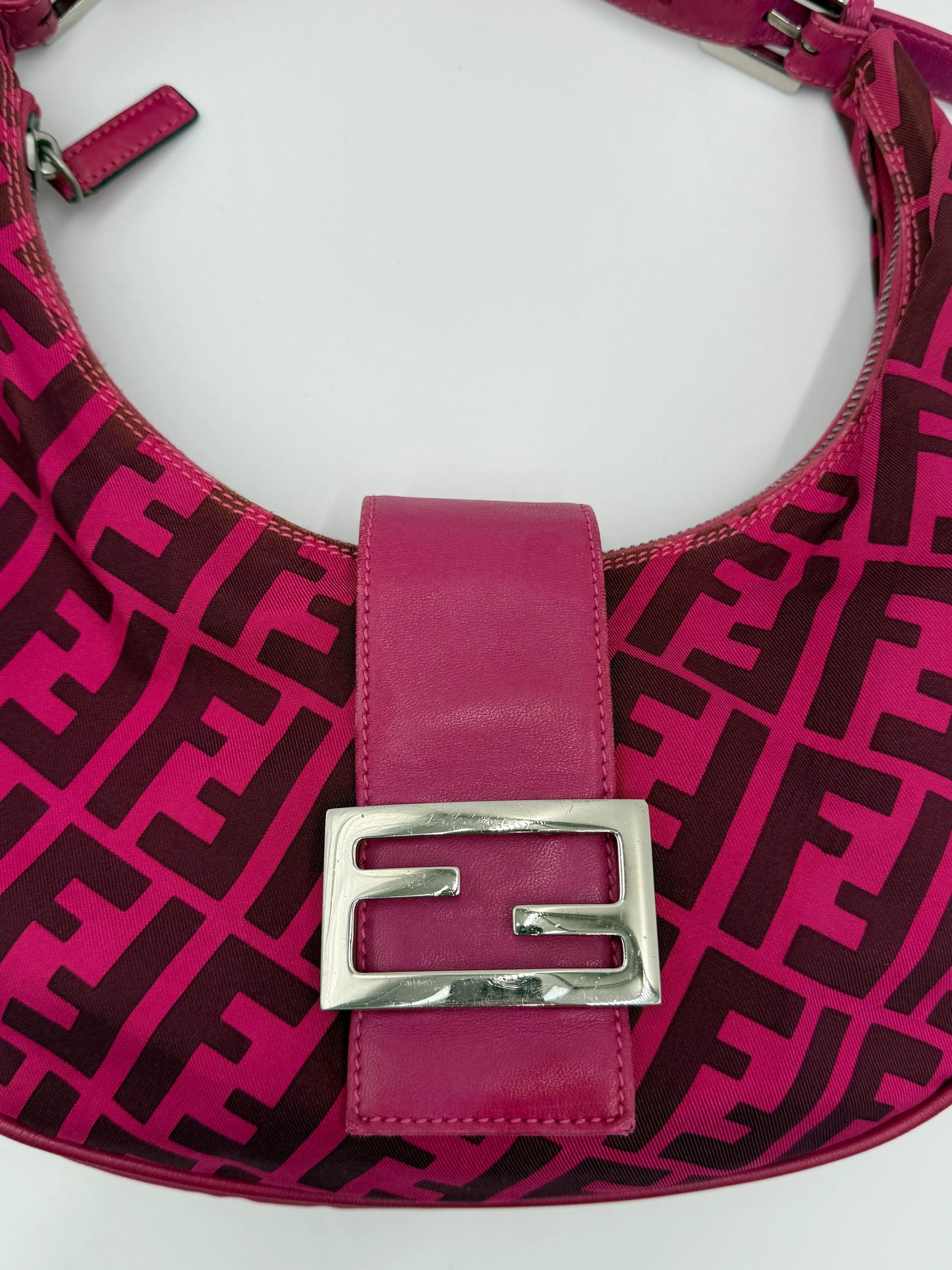 Fendi Borsa a Tracolla Croissant con Logo FF Fucsia - Pally Vintage Closet