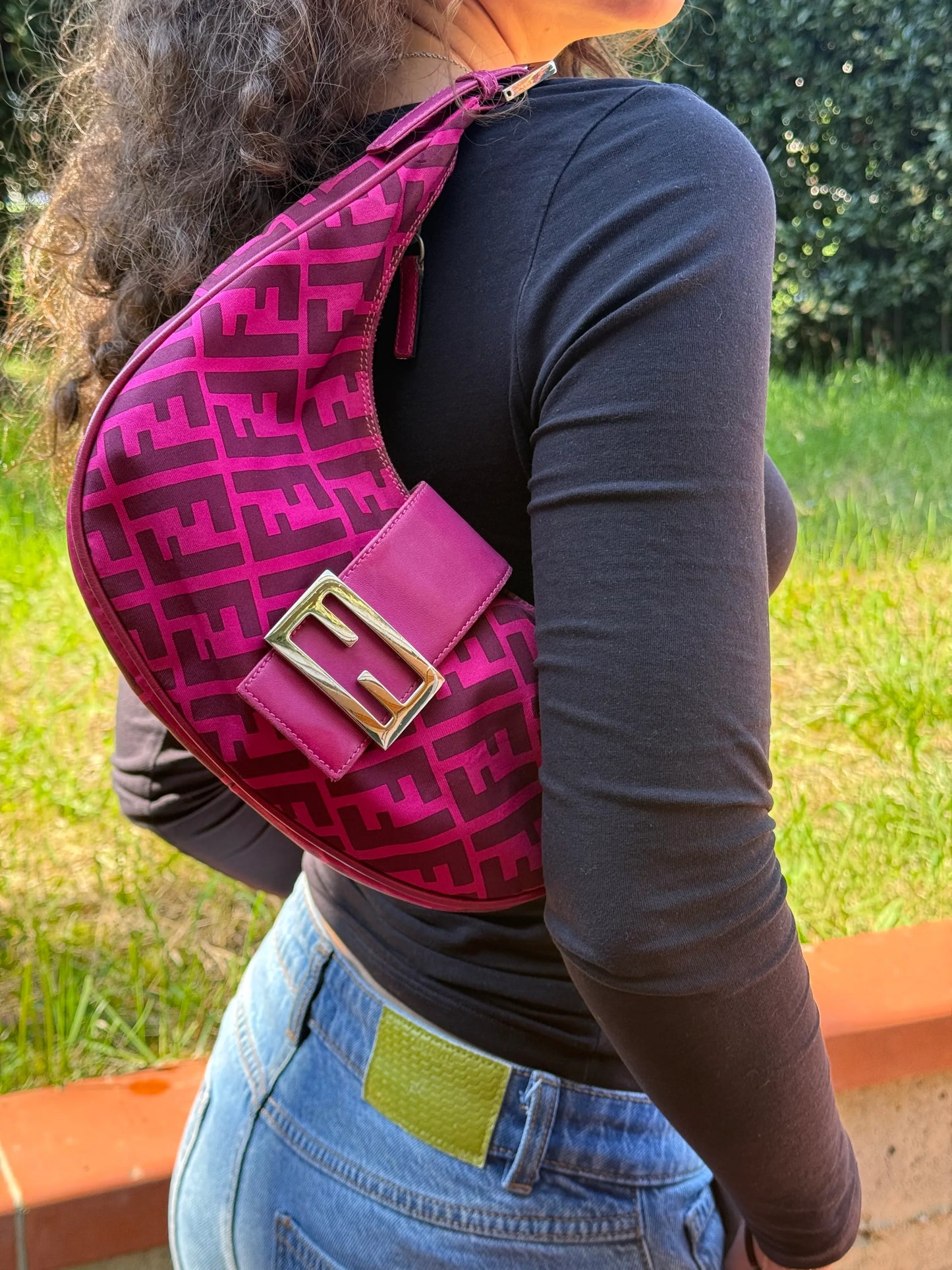 Fendi Borsa a Tracolla Croissant con Logo FF Fucsia