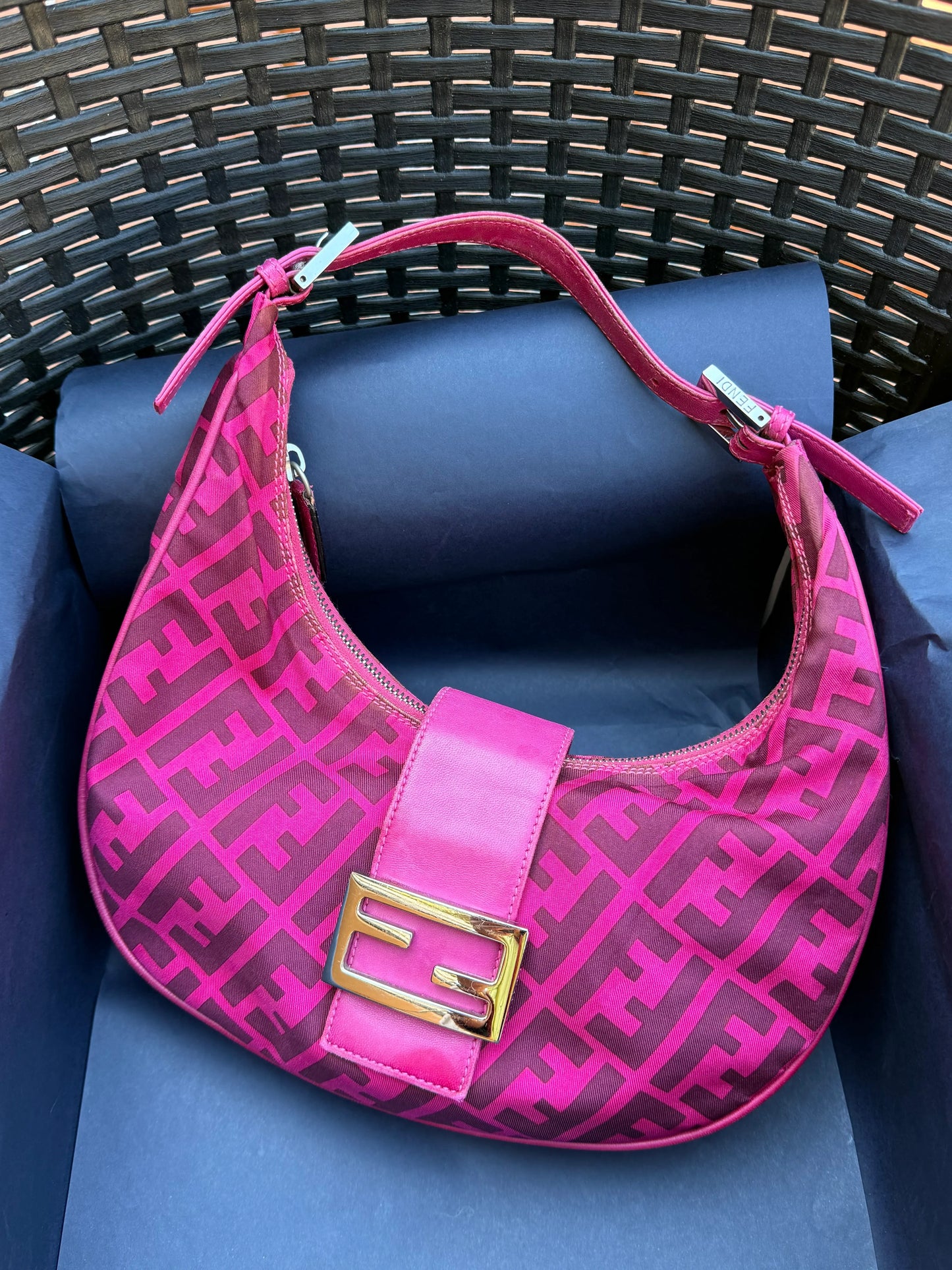 Fendi Borsa a Tracolla Croissant con Logo FF Fucsia