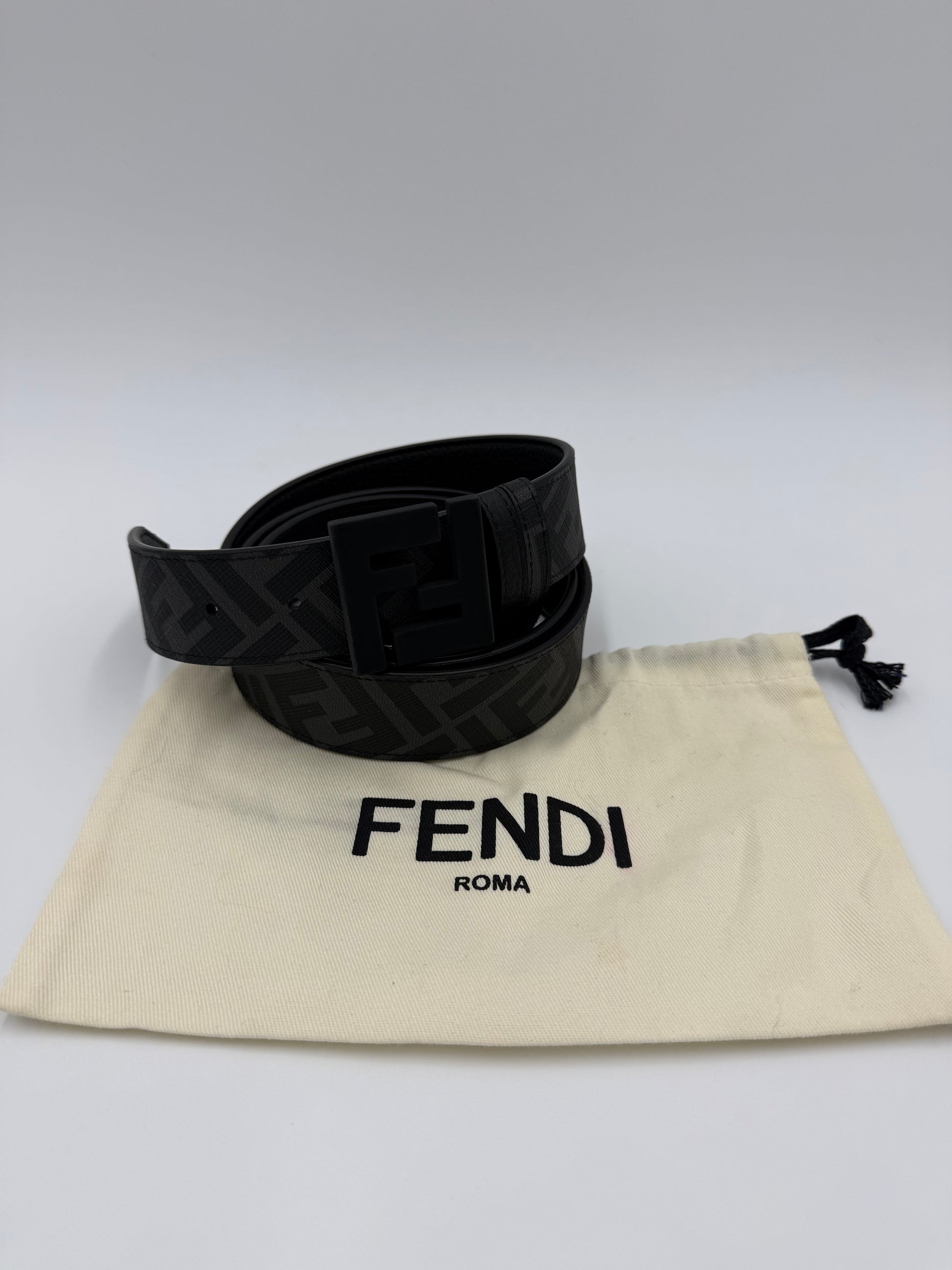 Fendi Cintura Reversibile FF Pelle Nera - Pally Vintage Closet