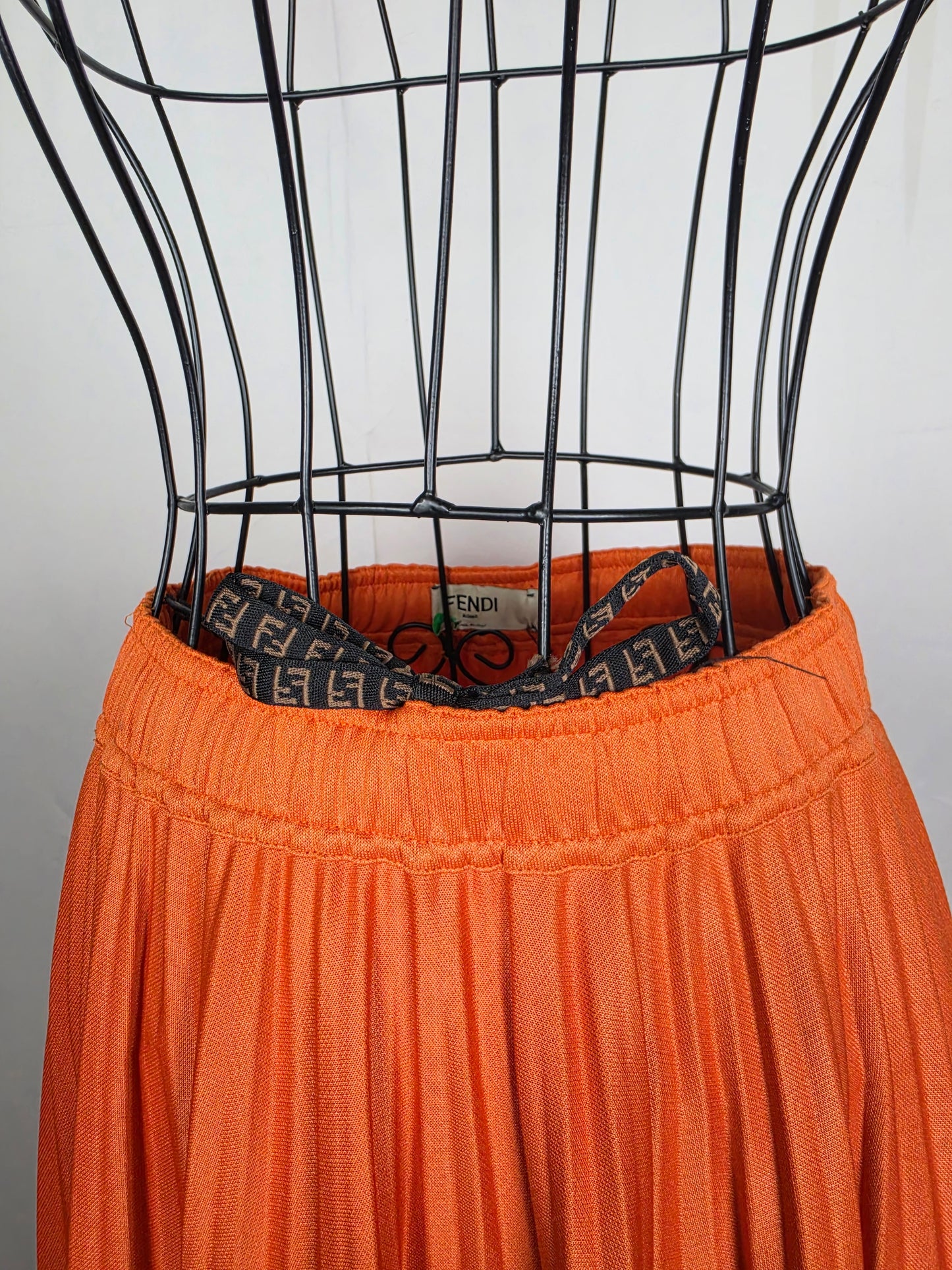 Fendi Gonna Midi Plissettata in Kumquat Arancione - Pally Vintage Closet
