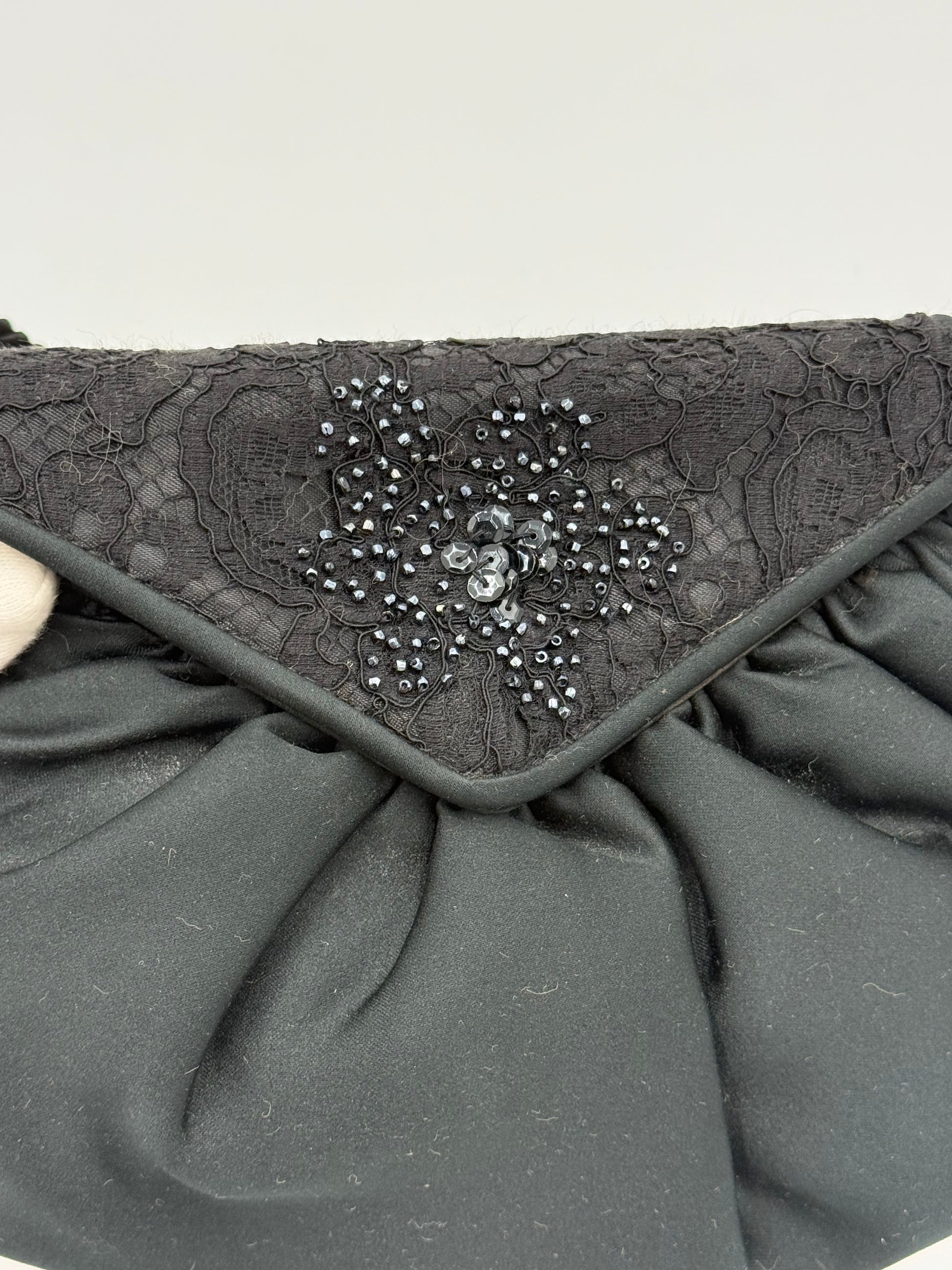 Fendi Pochette Vintage in Seta e Pizzo con Perline Nera - Pally Vintage Closet