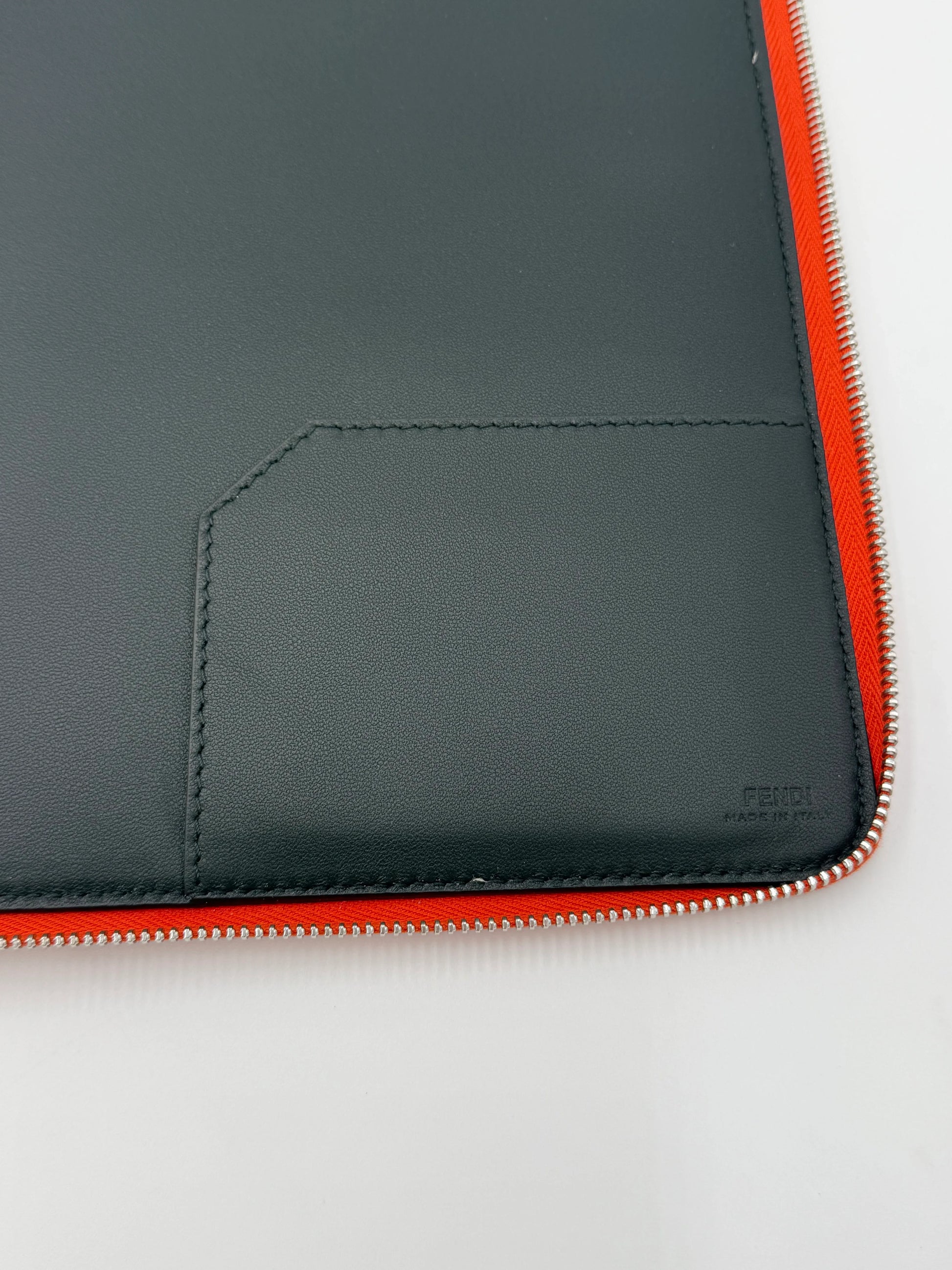 Fendi-Porta-Documenti-e-Porta-Computer-Pelle-Romano-Arancio-70314543513924 - Pally Vintage Closet