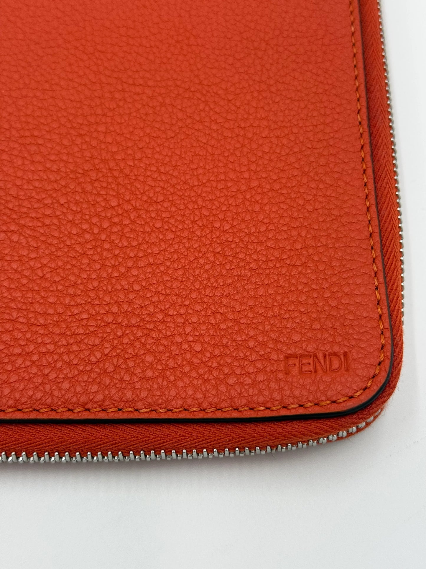 Fendi-Porta-Documenti-e-Porta-Computer-Pelle-Romano-Arancio-70314543808836 - Pally Vintage Closet
