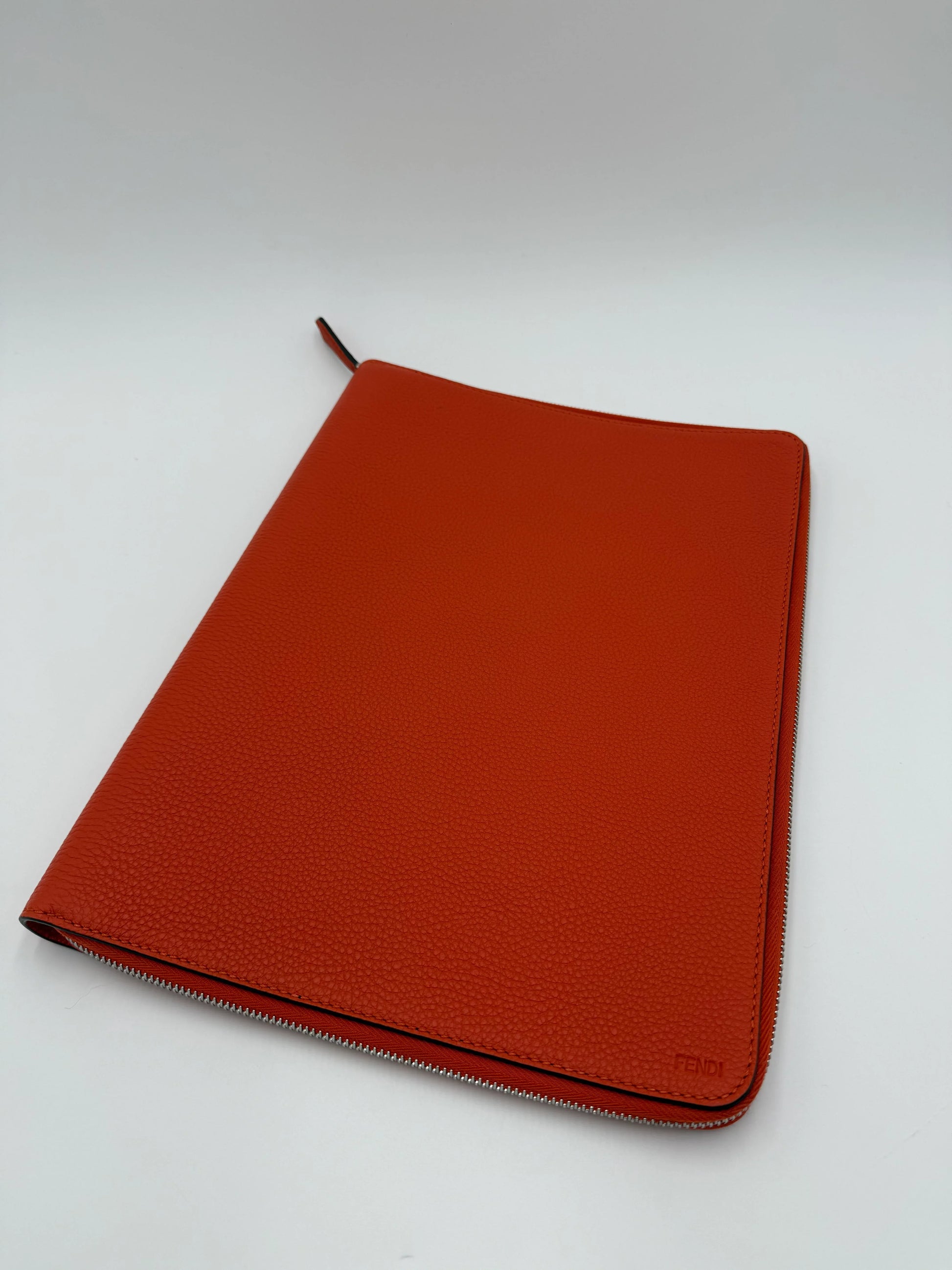 Fendi-Porta-Documenti-e-Porta-Computer-Pelle-Romano-Arancio-70314543841604 - Pally Vintage Closet