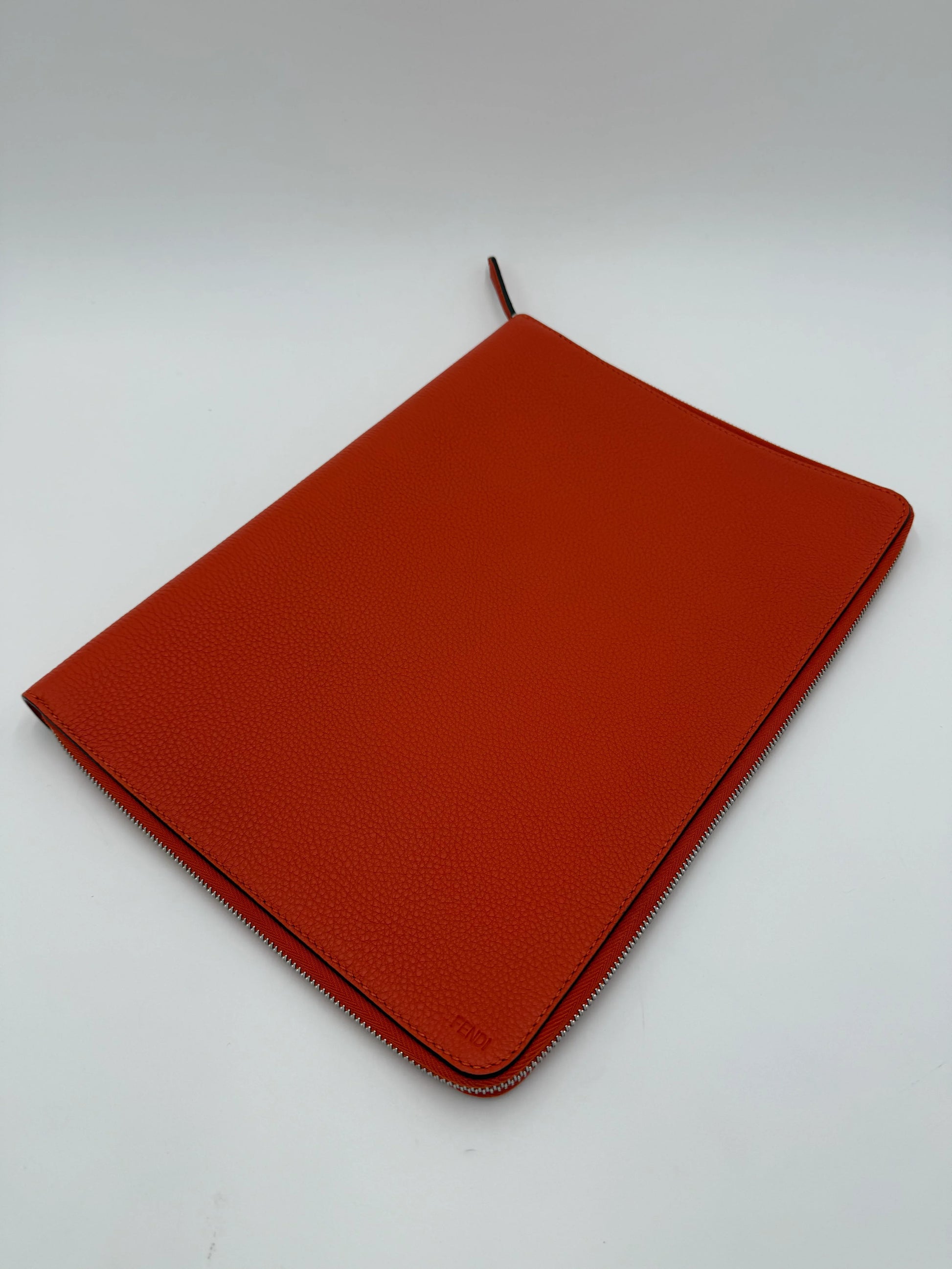 Fendi-Porta-Documenti-e-Porta-Computer-Pelle-Romano-Arancio-70314543874372 - Pally Vintage Closet