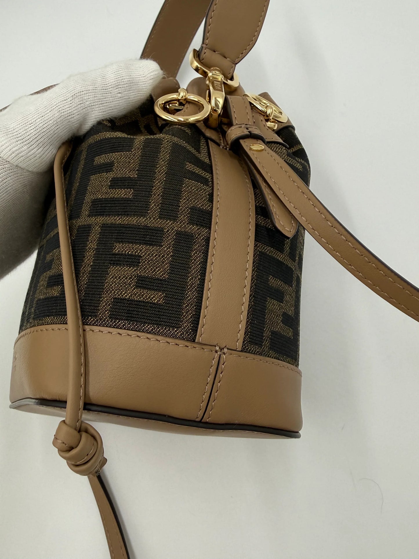 Fendi-Secchiello-Mon-Tresor-Small-in-Tessuto-FF-e-Pelle-Beige-70263876288836 - Pally Vintage Closet