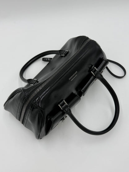 Ferragamo-Borsa-a-Mano-in-Pelle-Lucida-con-Dettagli-Gancini-Nera-70265933070660 - Pally Vintage Closet