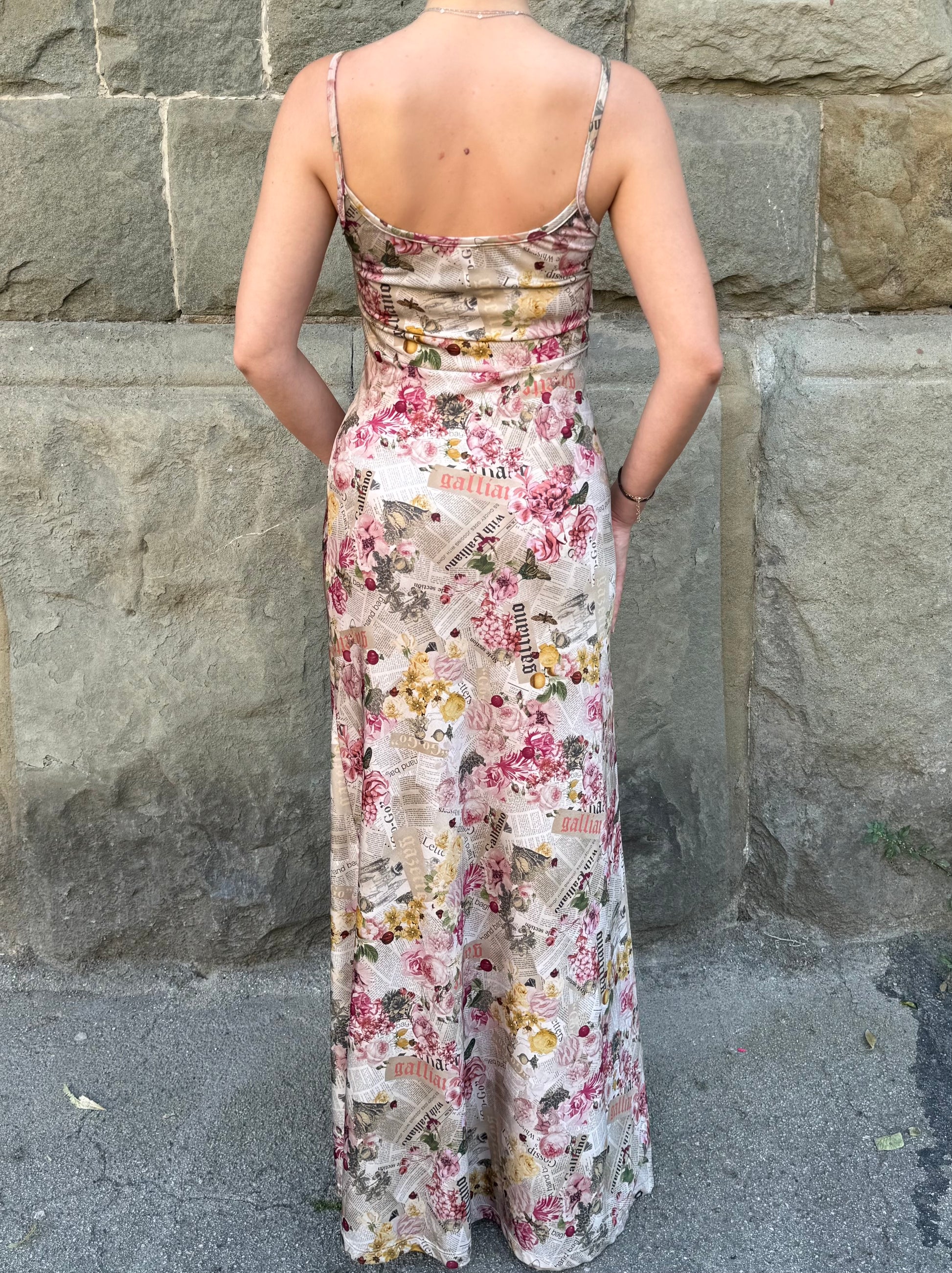 Galliano Abito Lungo Vintage Stampa Gazette con Fiori Rosa - Pally Vintage Closet
