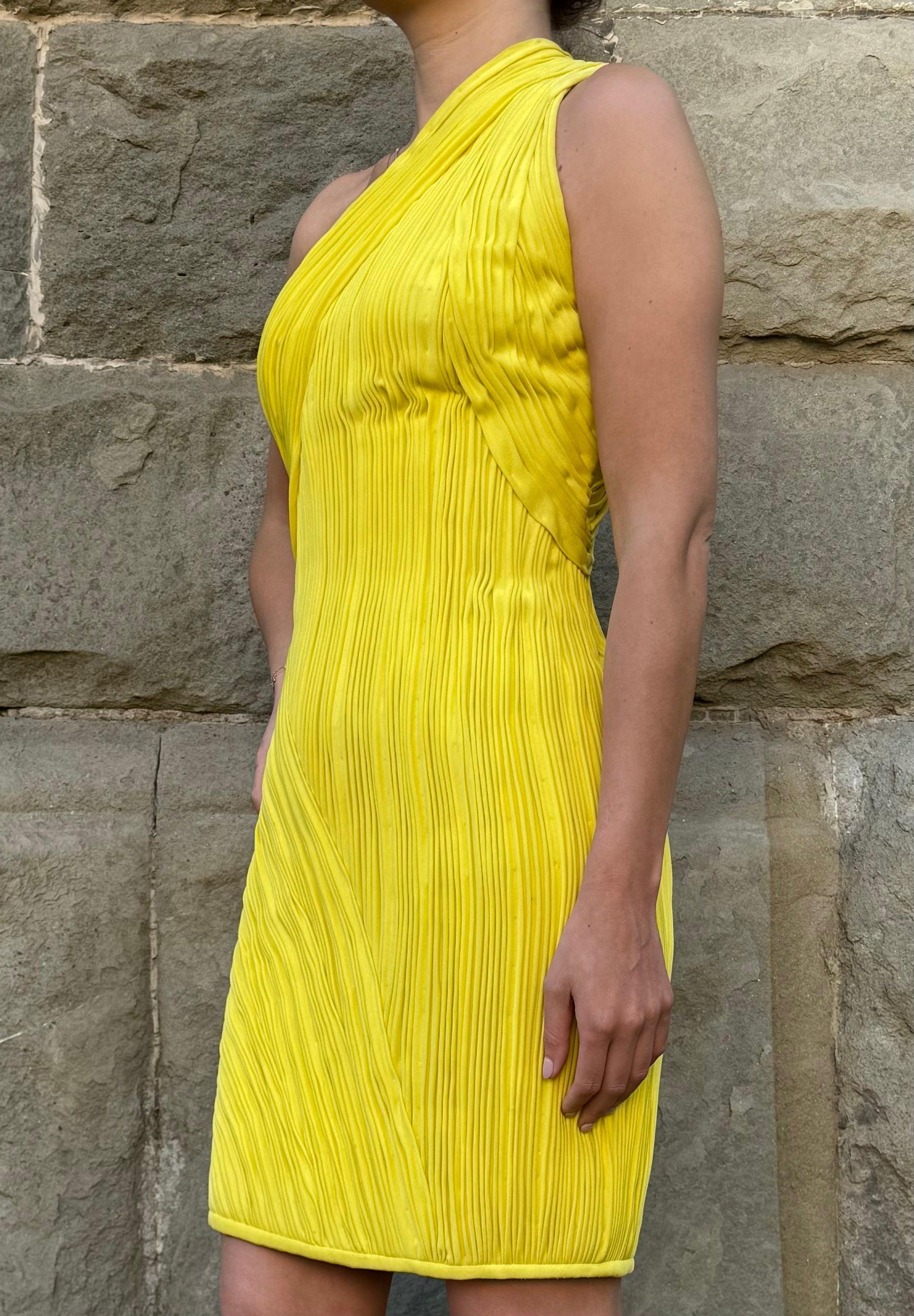 Gianni-Versace-Archive-Mini-Abito-Monospalla-in-Seta-Plissettata-Giallo-Limone-70397265379652 - Pally Vintage Closet