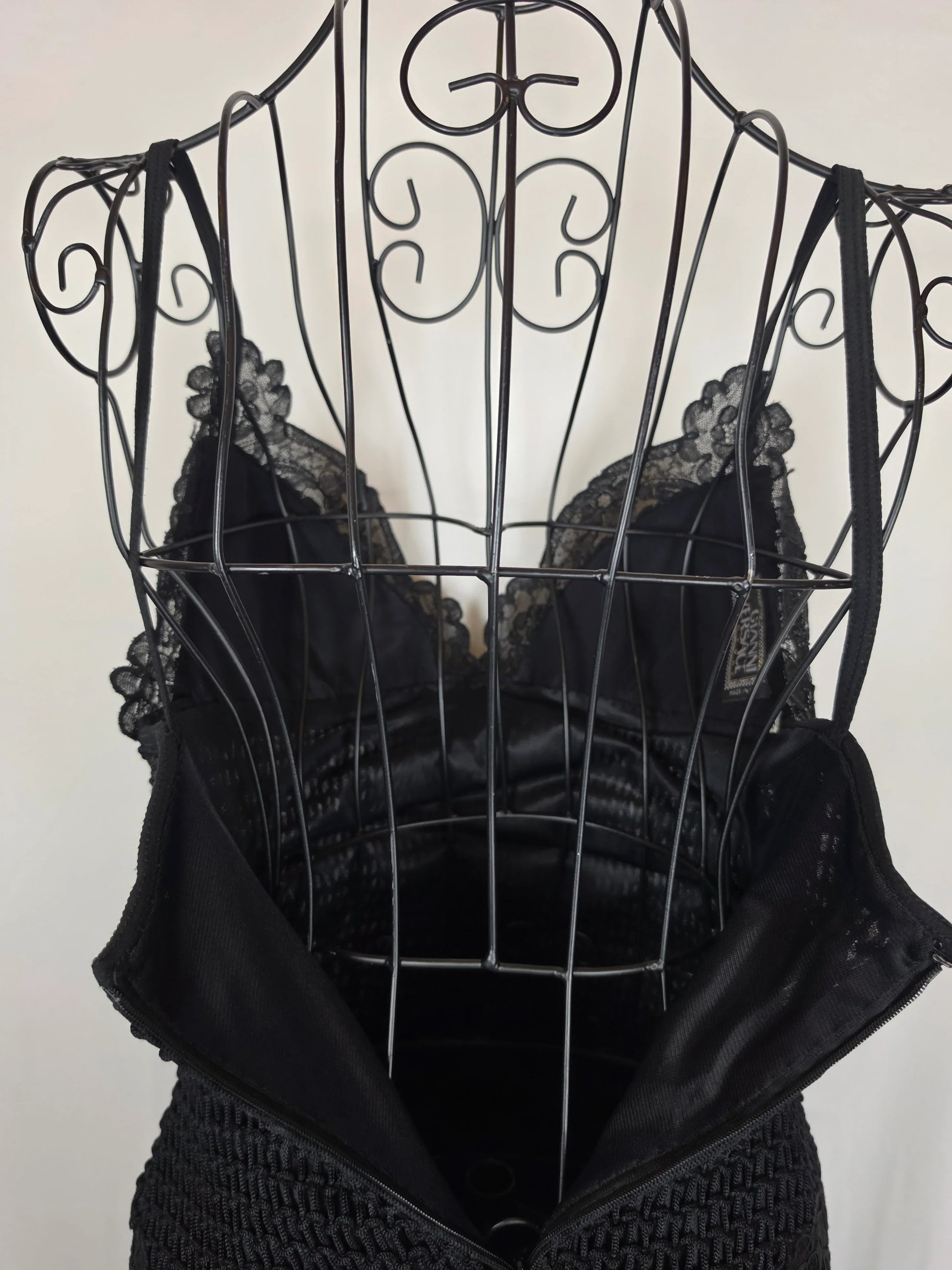Gianni-Versace-Couture-Abito-Bustier-d-Archivio-1993-in-Pizzo-e-Maglia-Nero-70263559192900 - Pally Vintage Closet